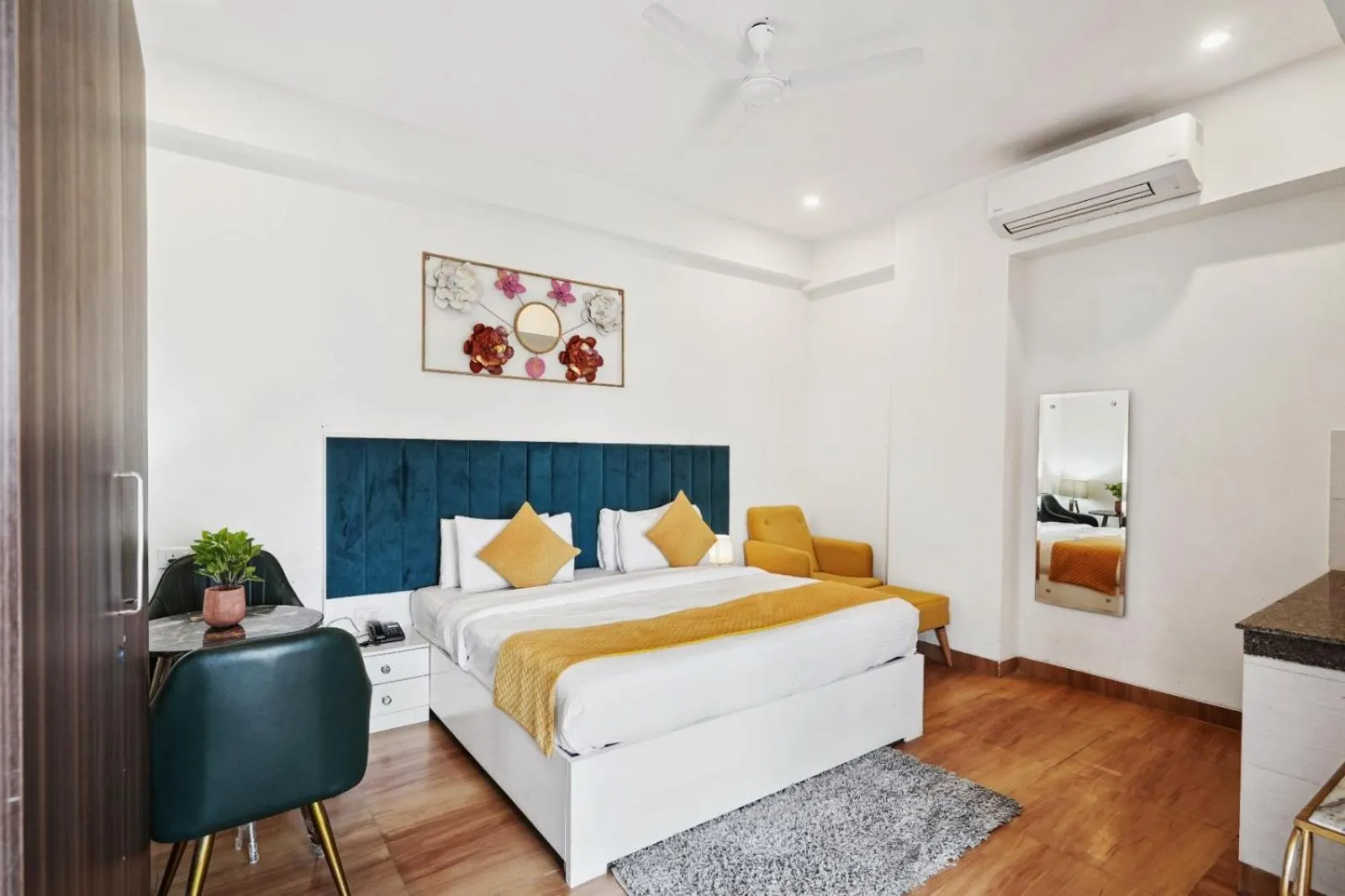 Bed in Amahi Inn I Signature Towers