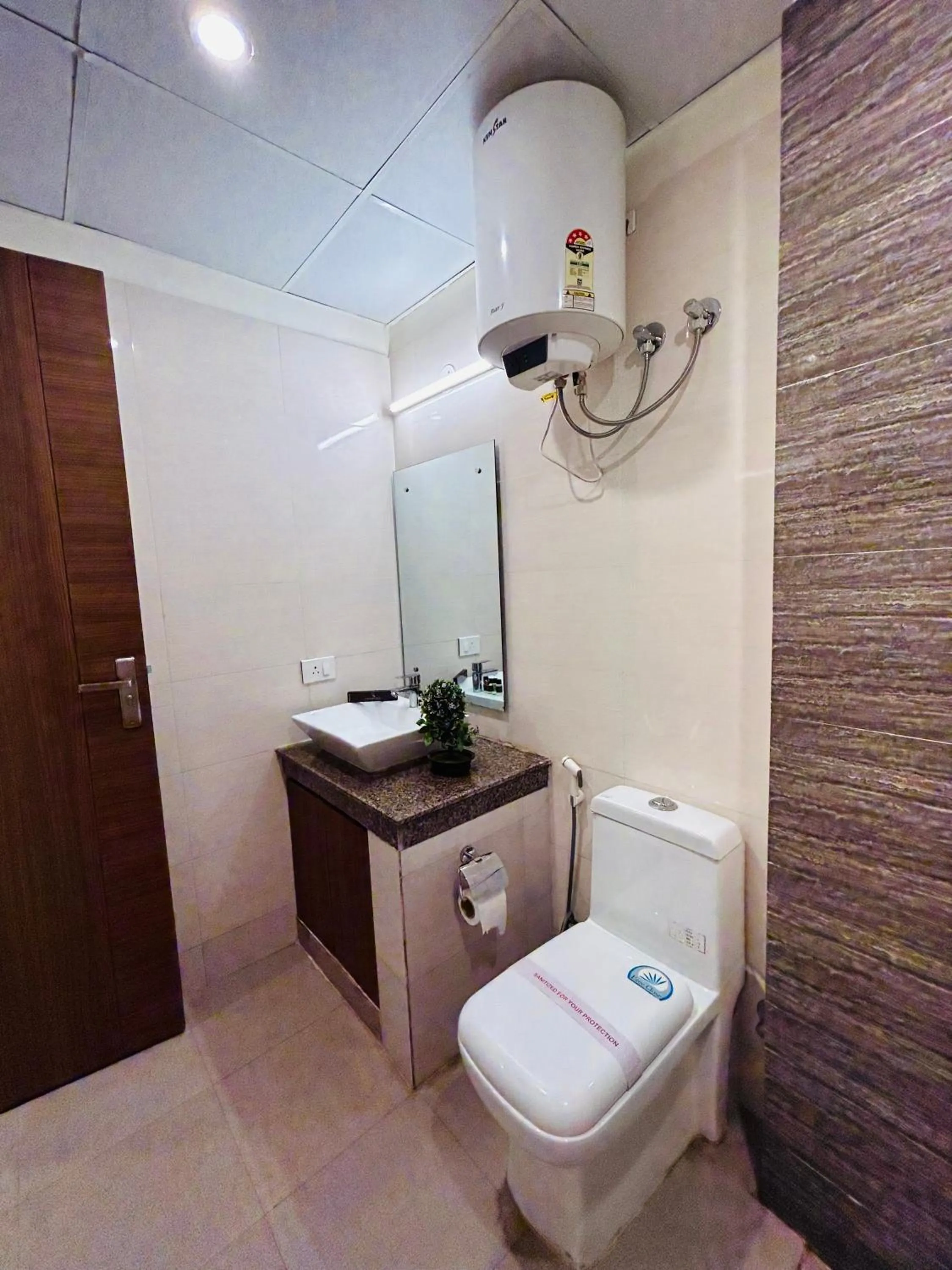Shower in Amahi Inn I Signature Towers