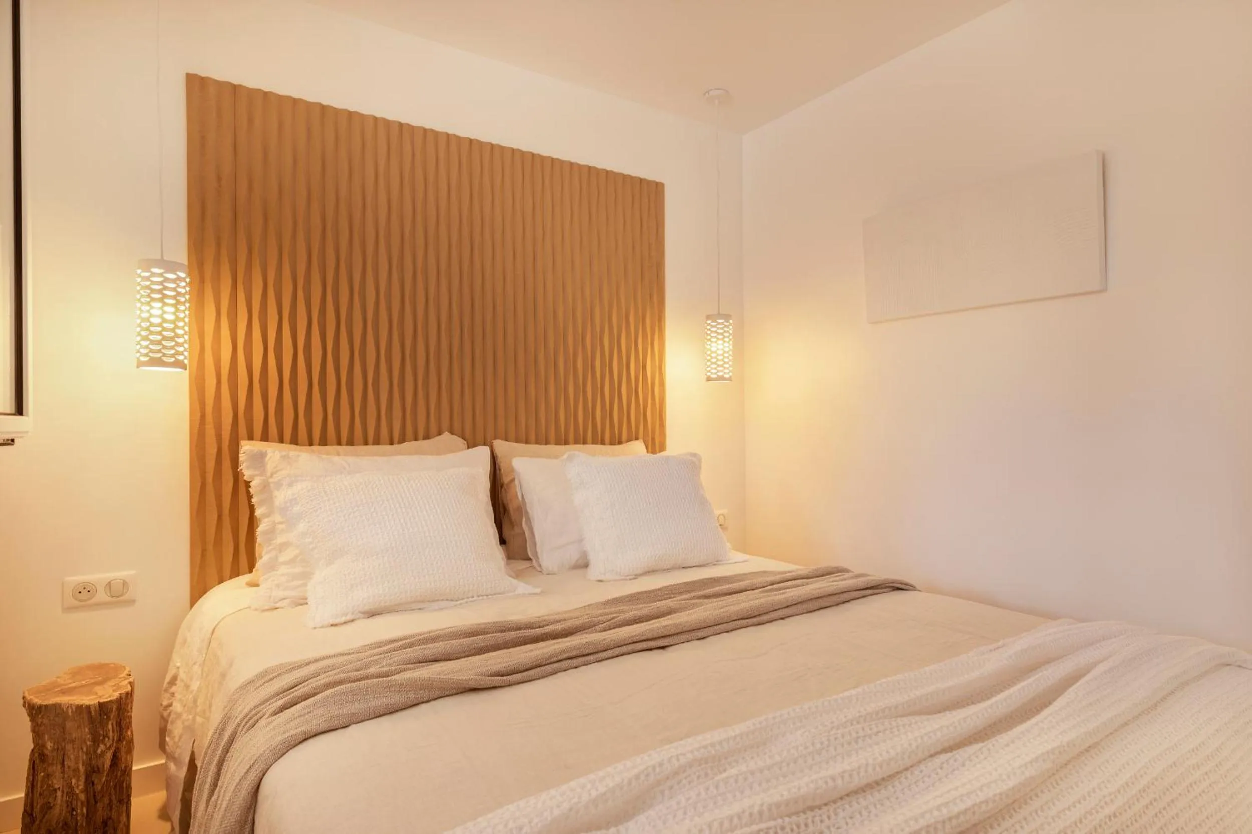 Bed in Maison Carla Rosa Cannes