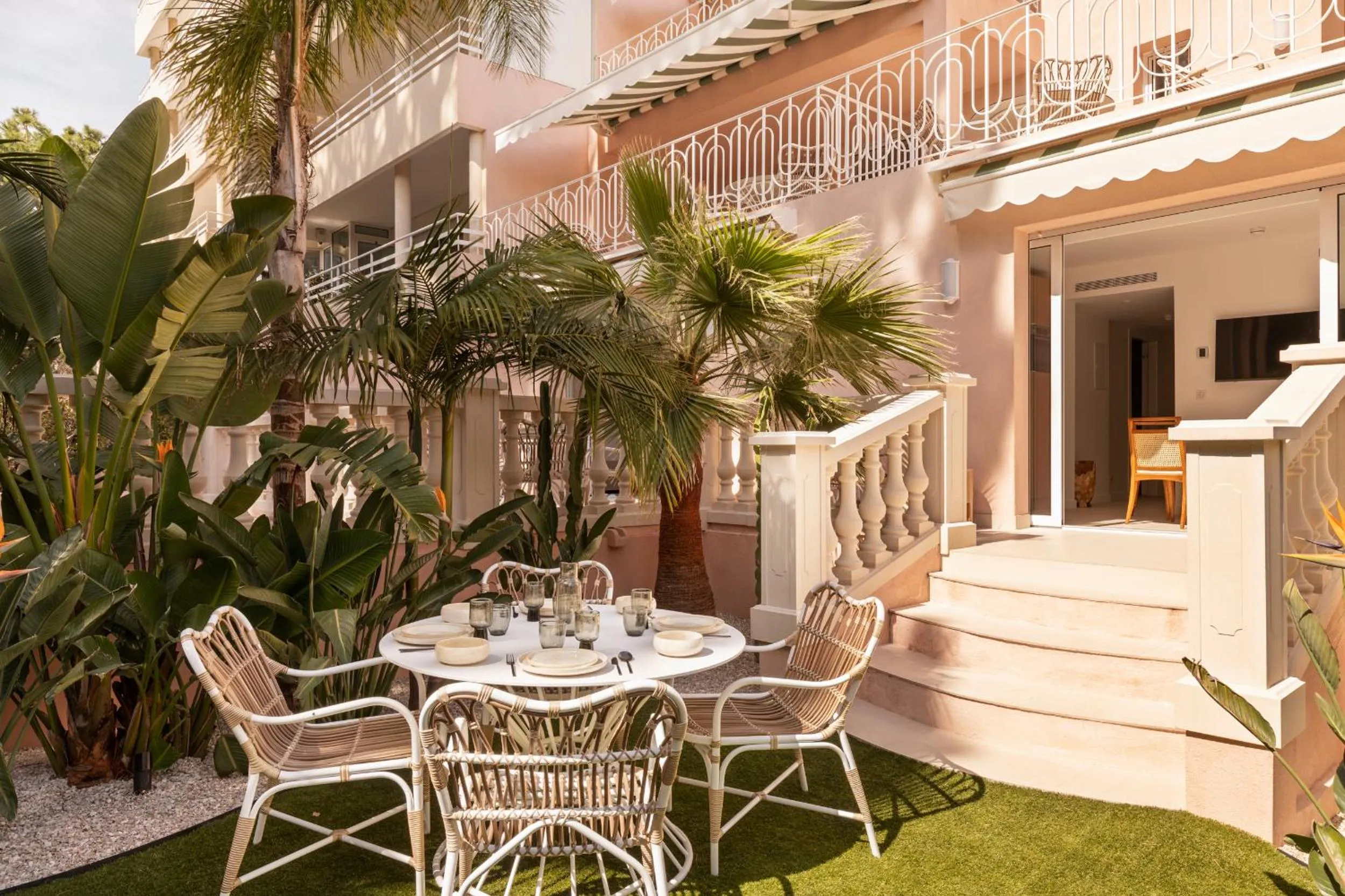 Garden in Maison Carla Rosa Cannes