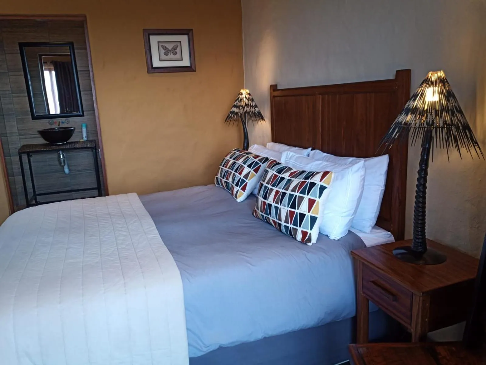 Photo of the whole room, Bed in Ndlovu Lodge