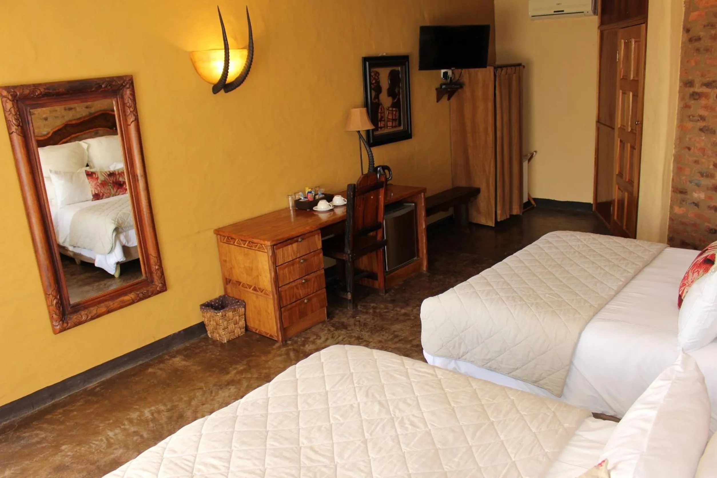 Photo of the whole room, Bed in Ndlovu Lodge
