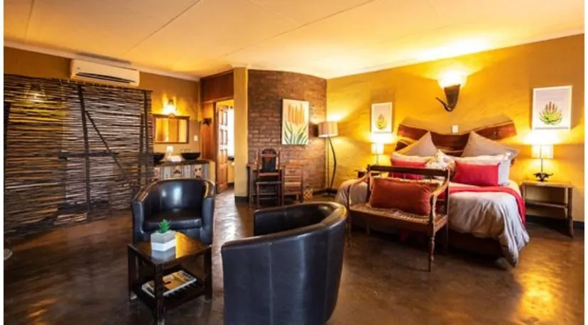 Photo of the whole room, Bed in Ndlovu Lodge