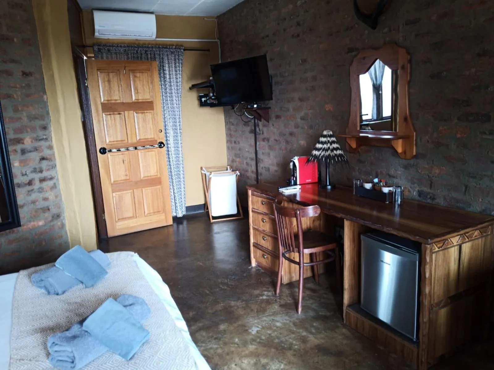 Coffee/tea facilities, Bed in Ndlovu Lodge