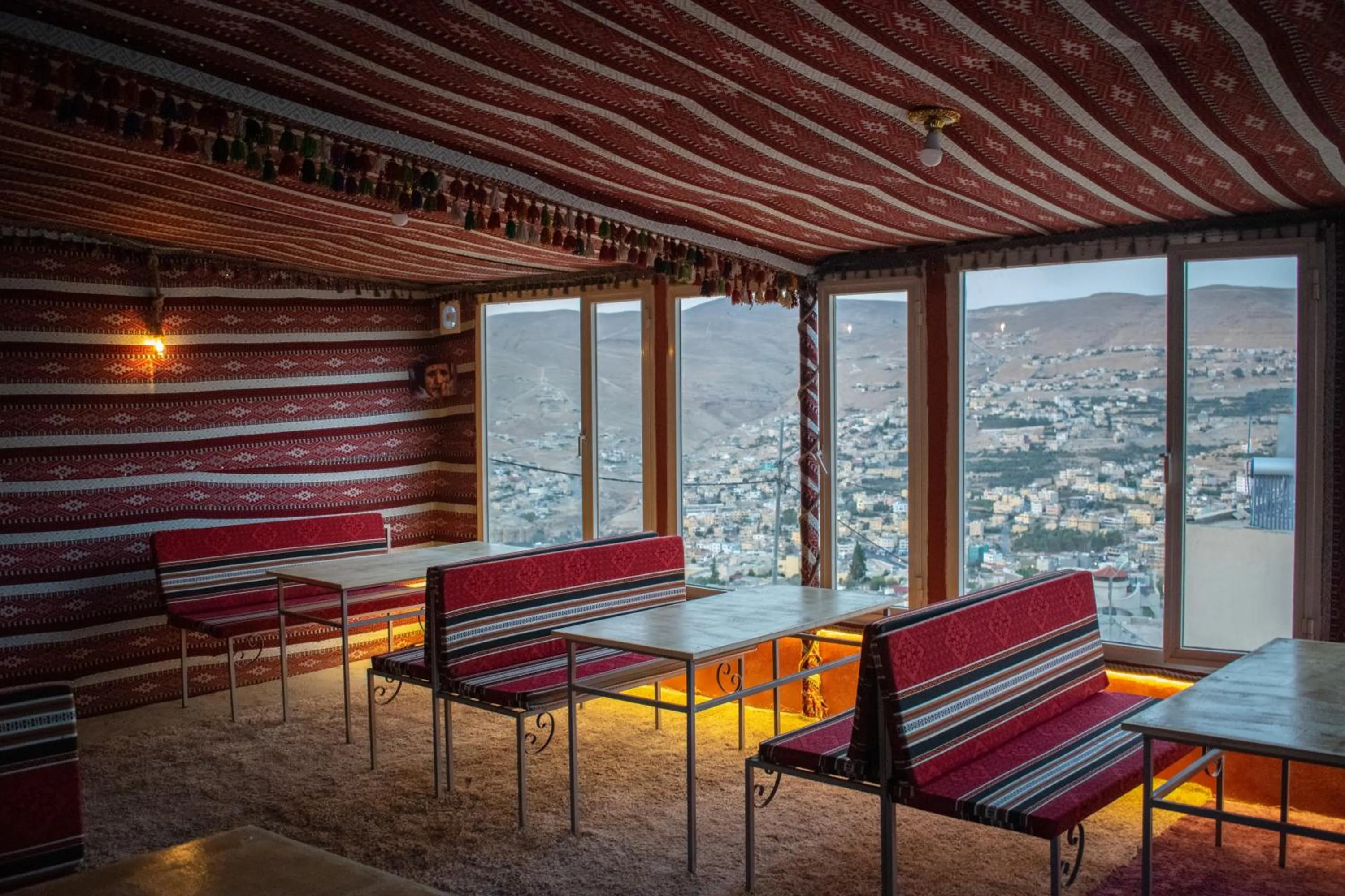 Restaurant/places to eat in Twilight Hotel Petra