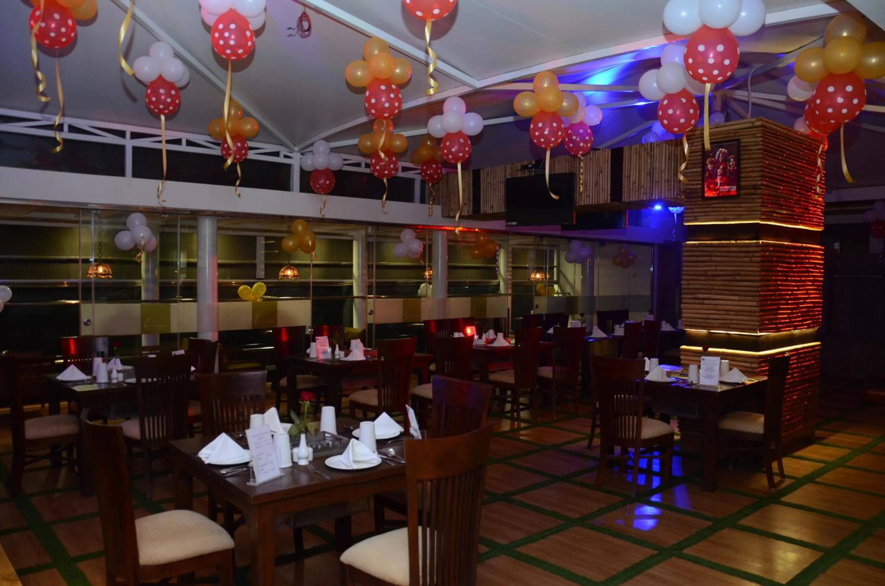 Restaurant/places to eat in Hotel Ramaya