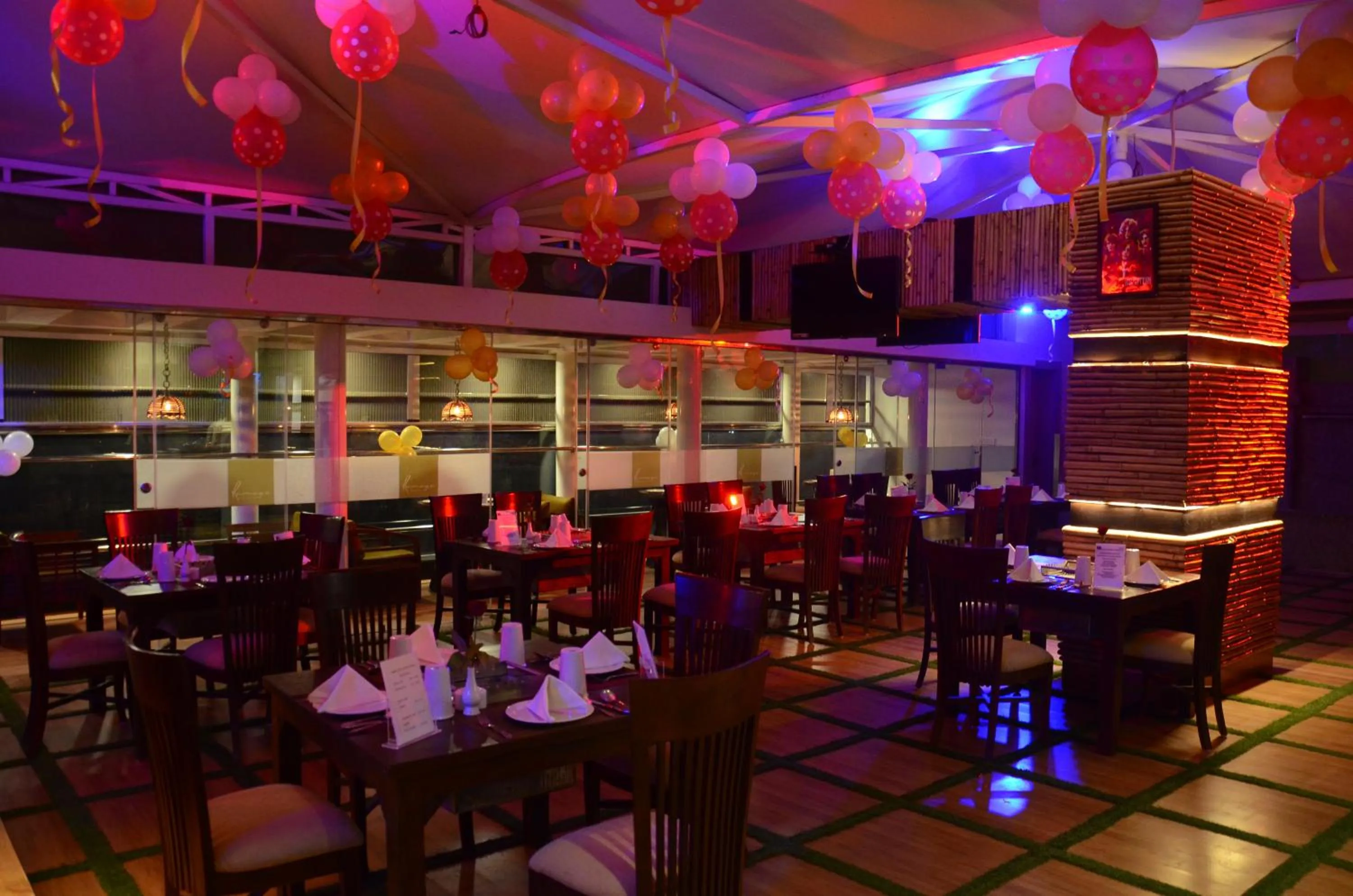 Restaurant/places to eat in Hotel Ramaya