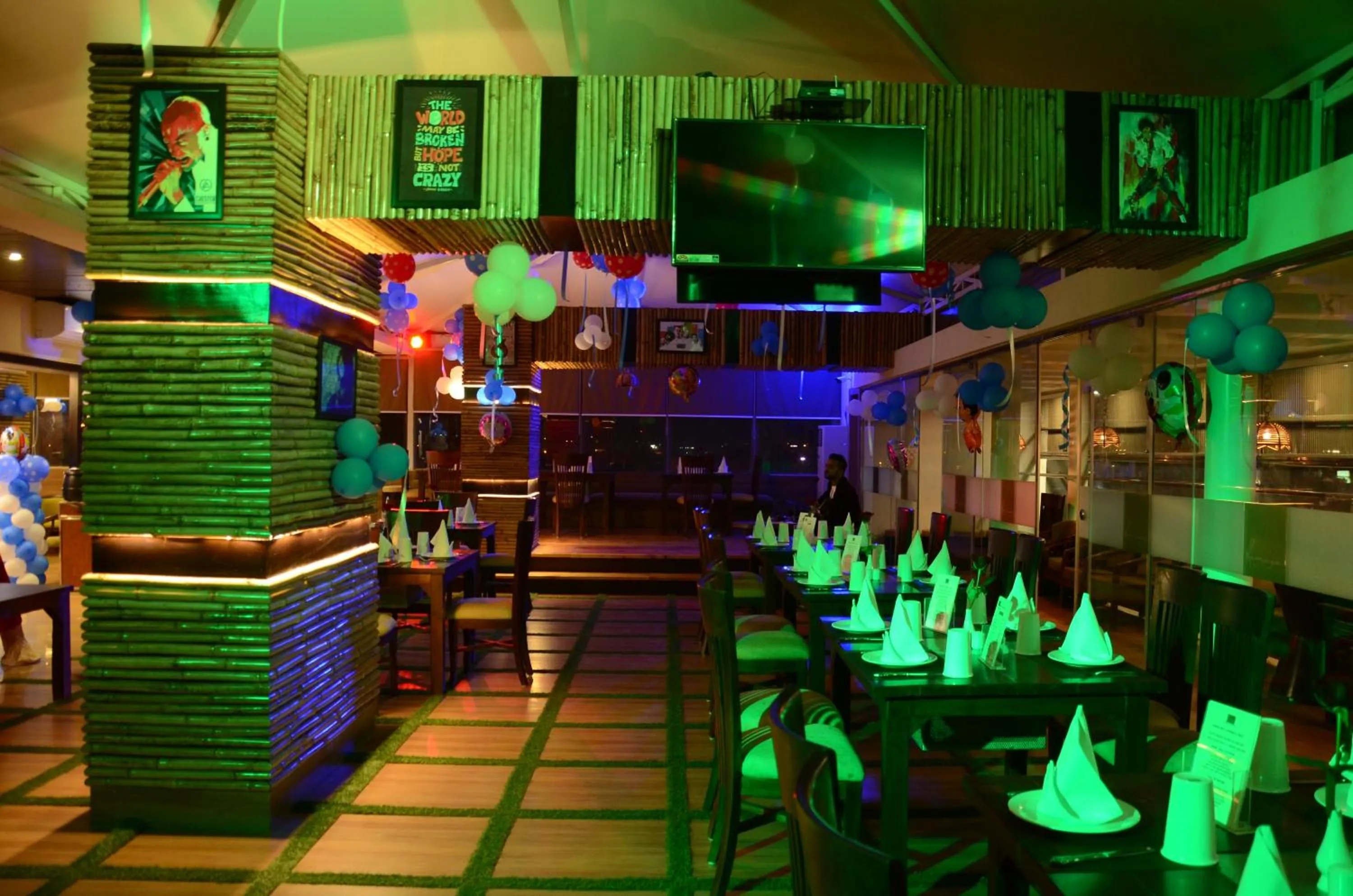 Restaurant/places to eat in Hotel Ramaya