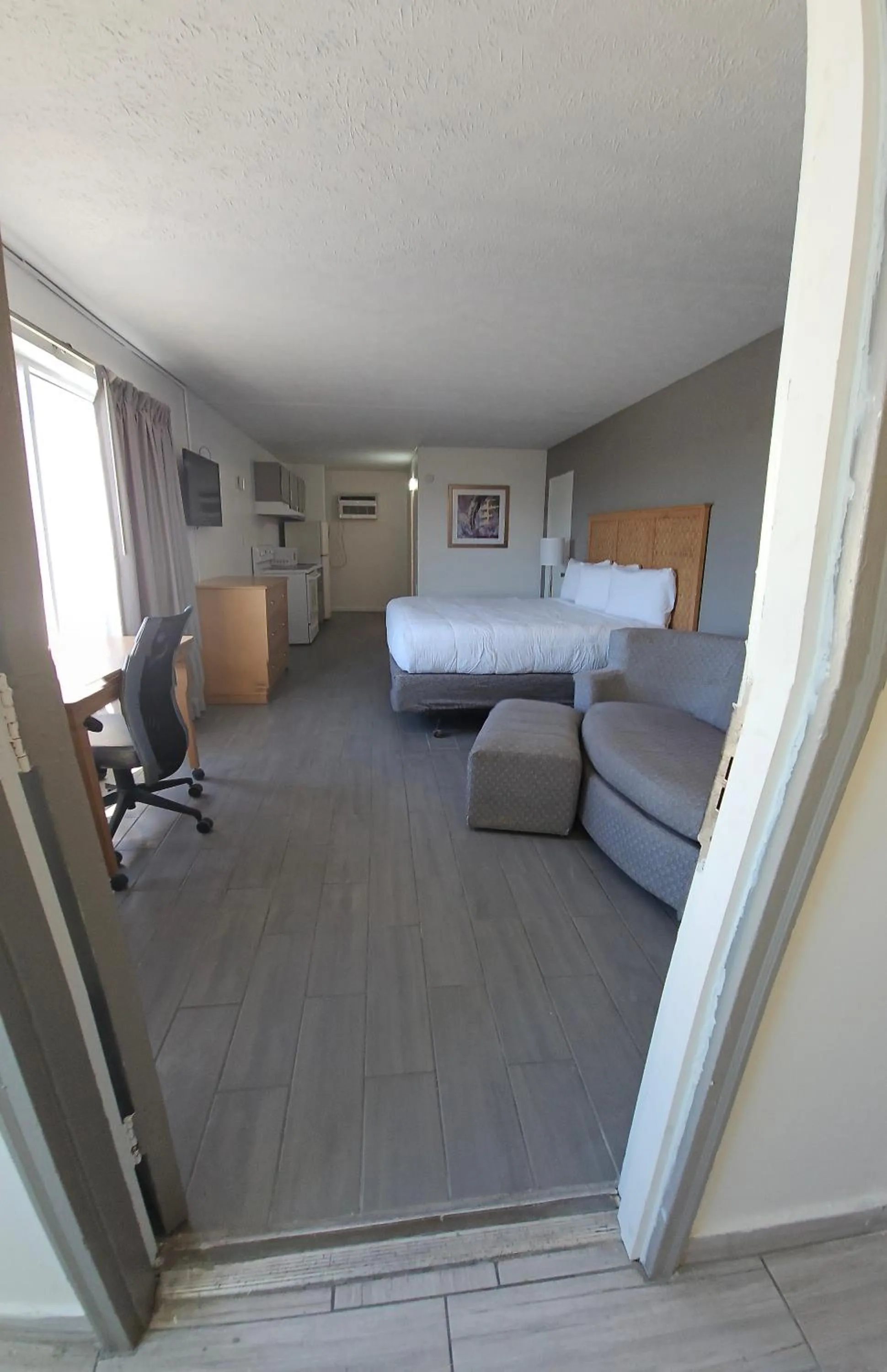 Bed in Southern Breeze Ocean Front Hotel