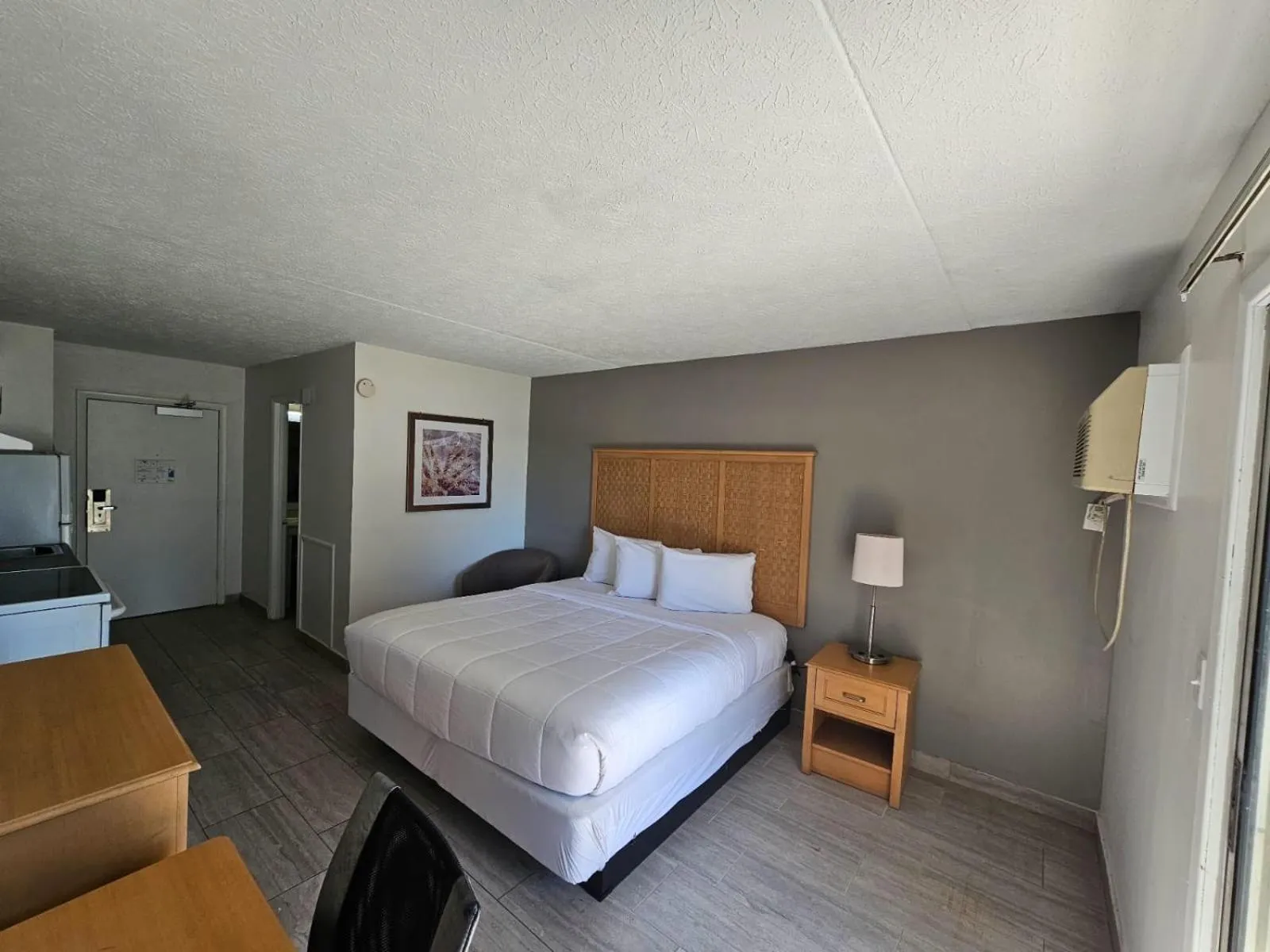 Bed in Southern Breeze Ocean Front Hotel