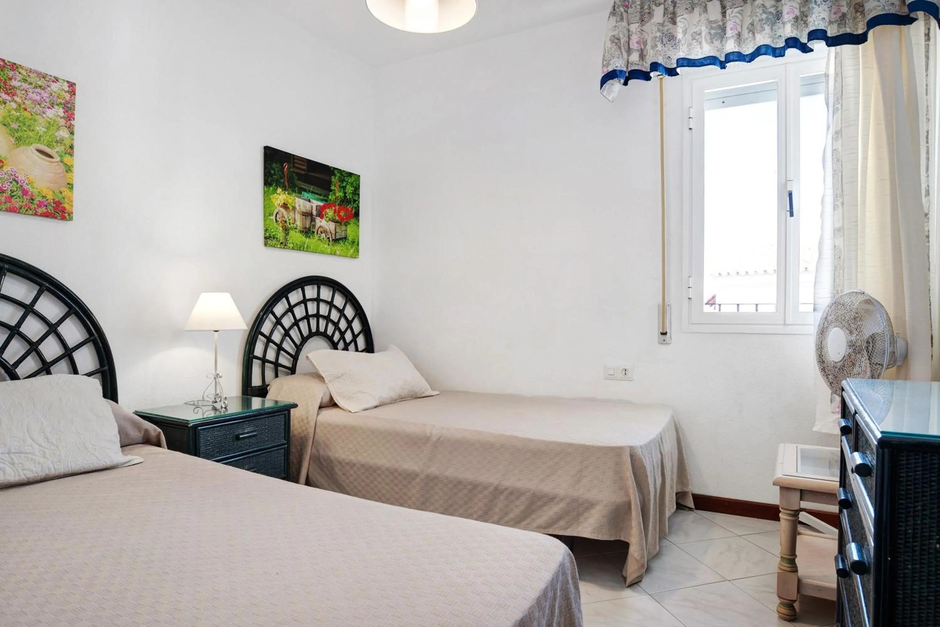 Property building, Bed in Apartamento Mercedes