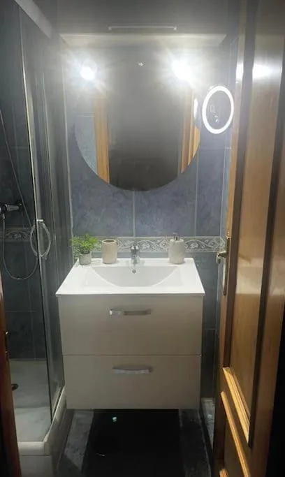 Bathroom in Callejón del Greco PARKING GRATUITO