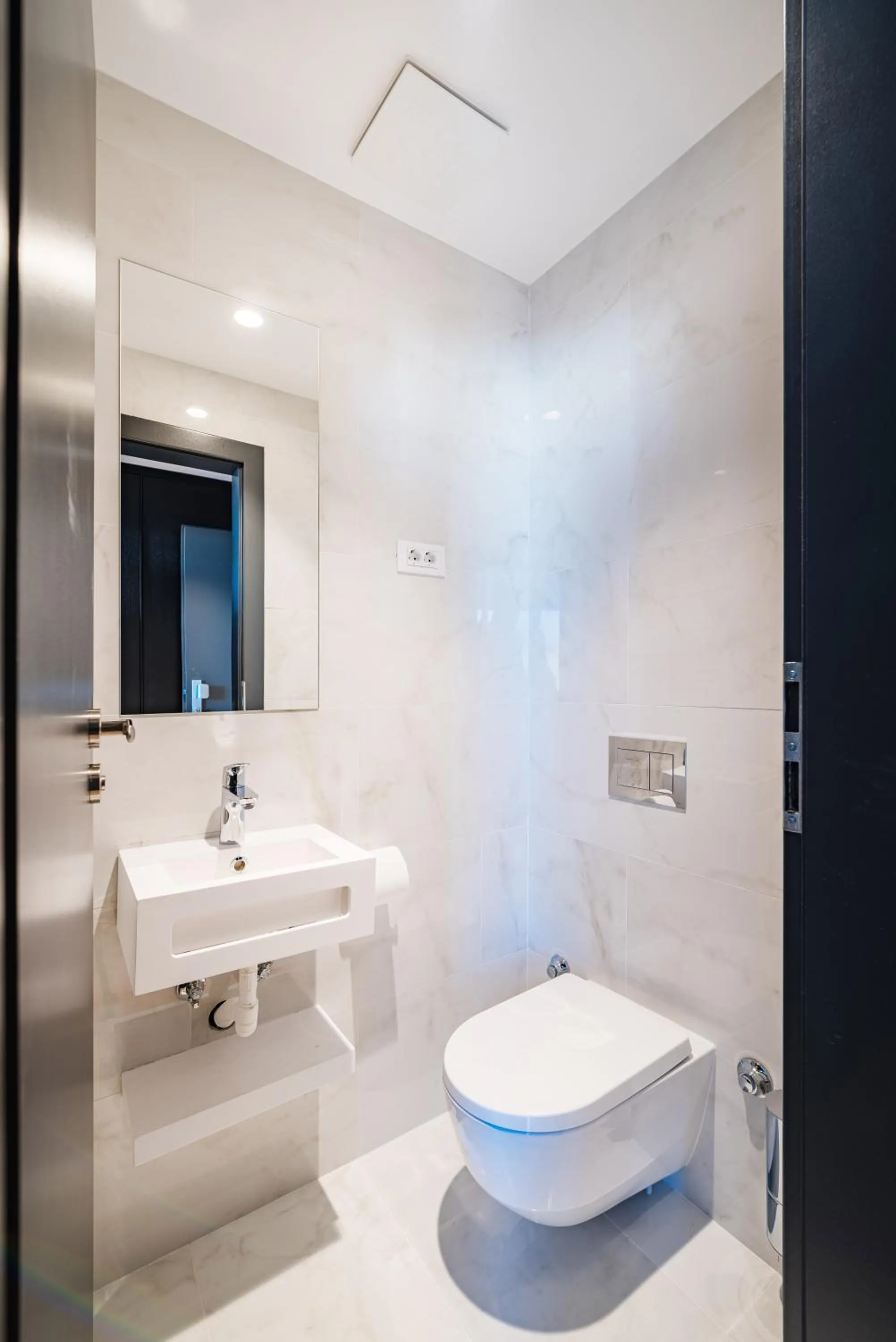 Toilet in Miramare Hotel