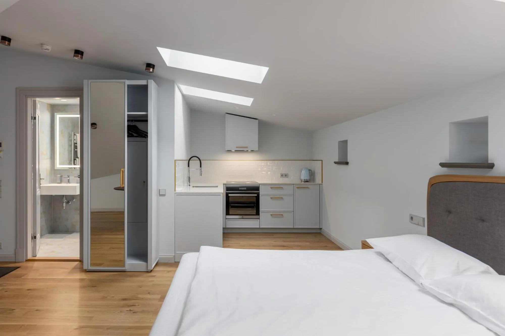 Bed in Roze Center Apartments