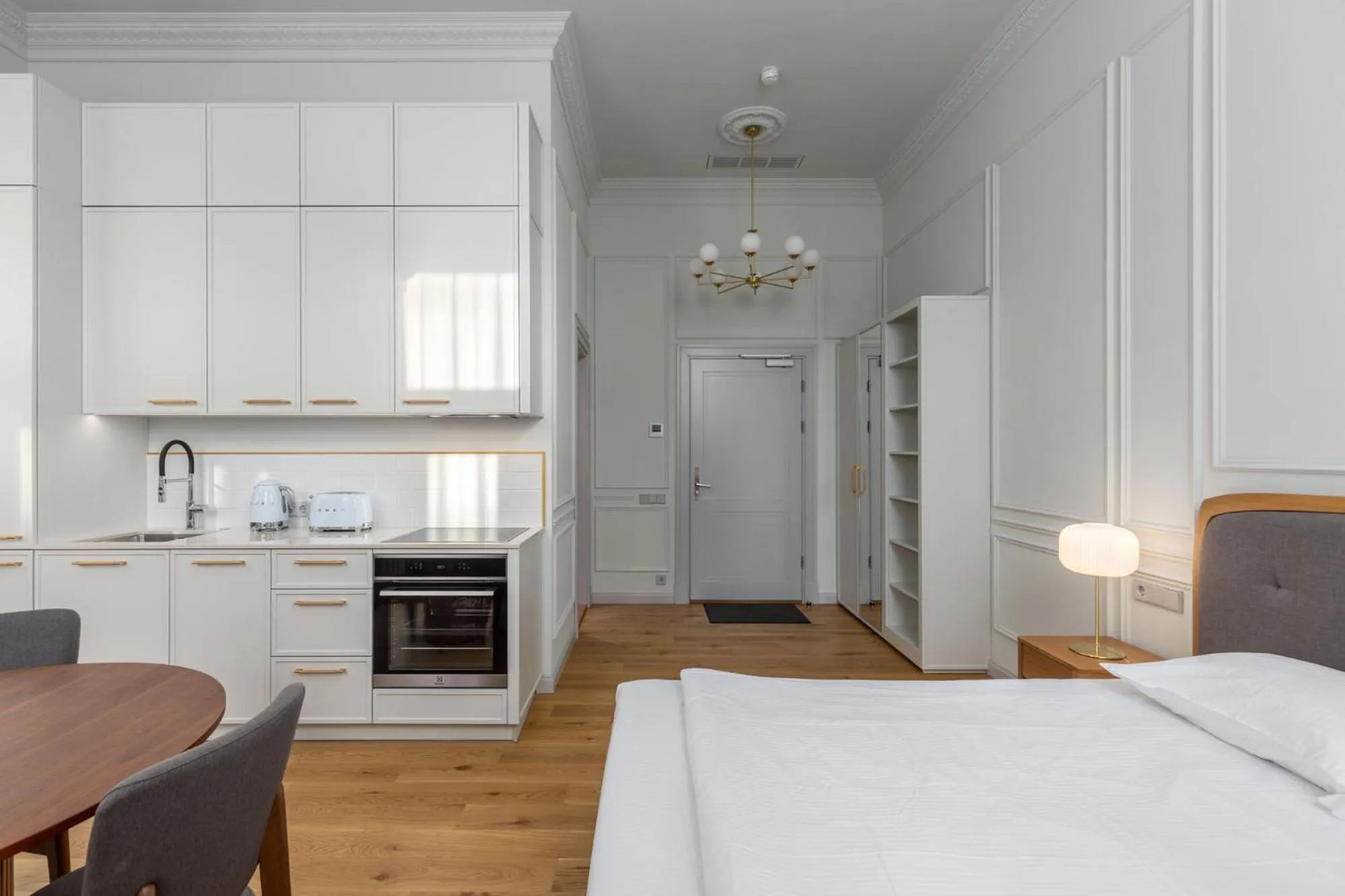 Bed in Roze Center Apartments