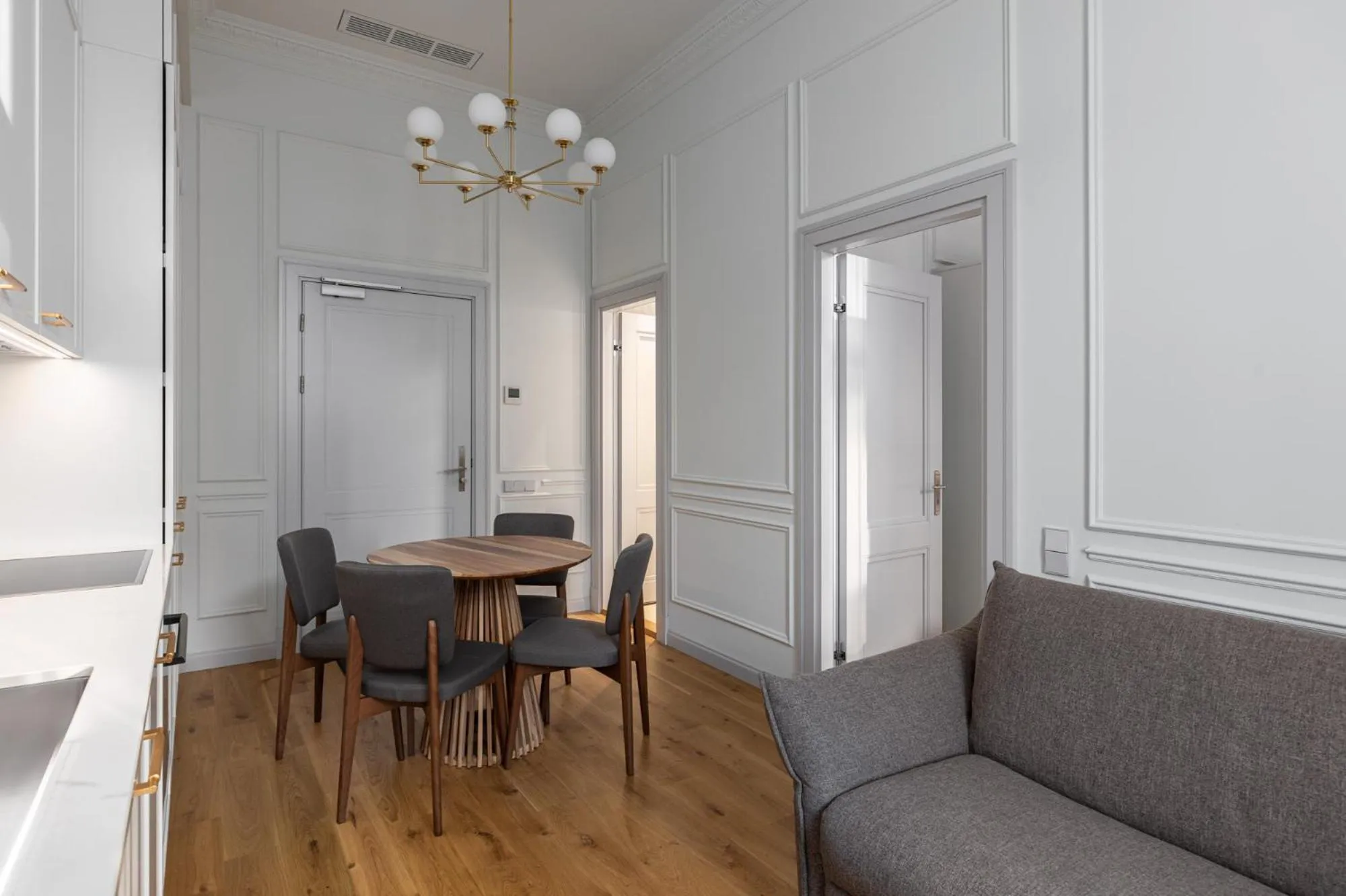 Roze Center Apartments