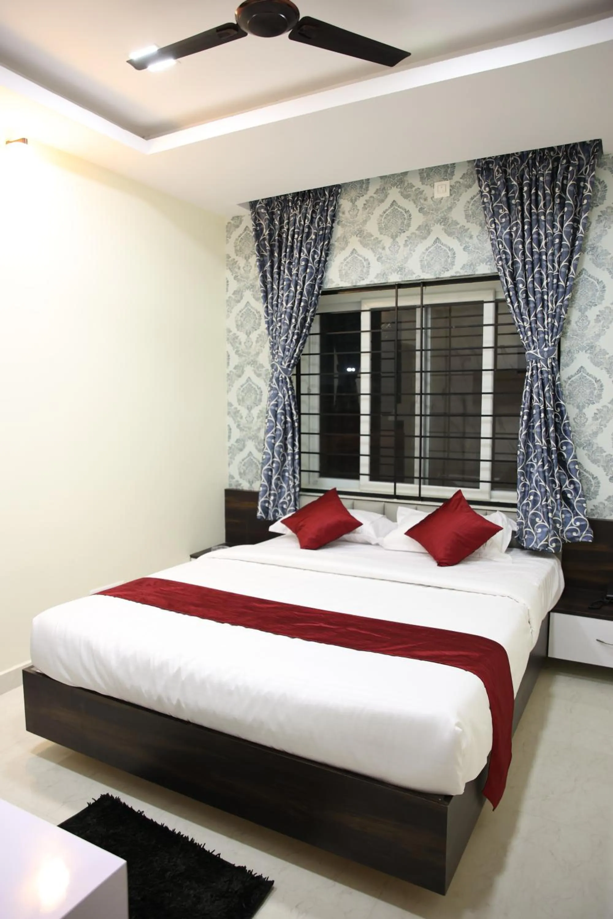 Property building, Bed in Sunshine International Boarding & Lodging