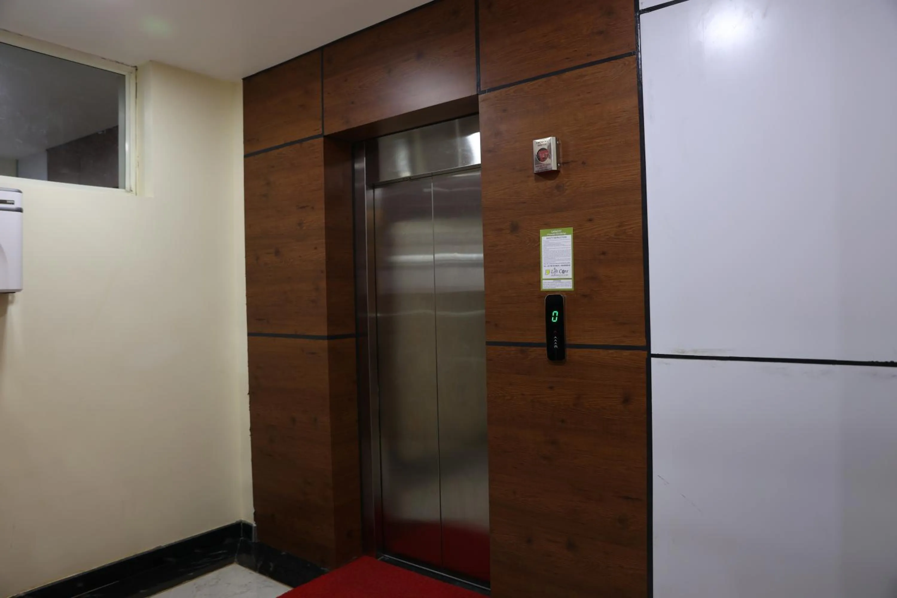 elevator in Sunshine International Boarding & Lodging