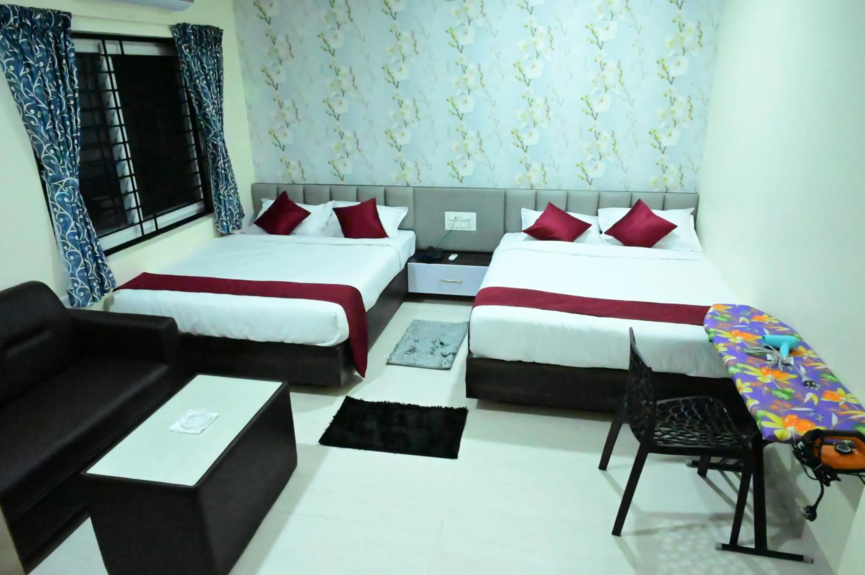 Bed in Sunshine International Boarding & Lodging