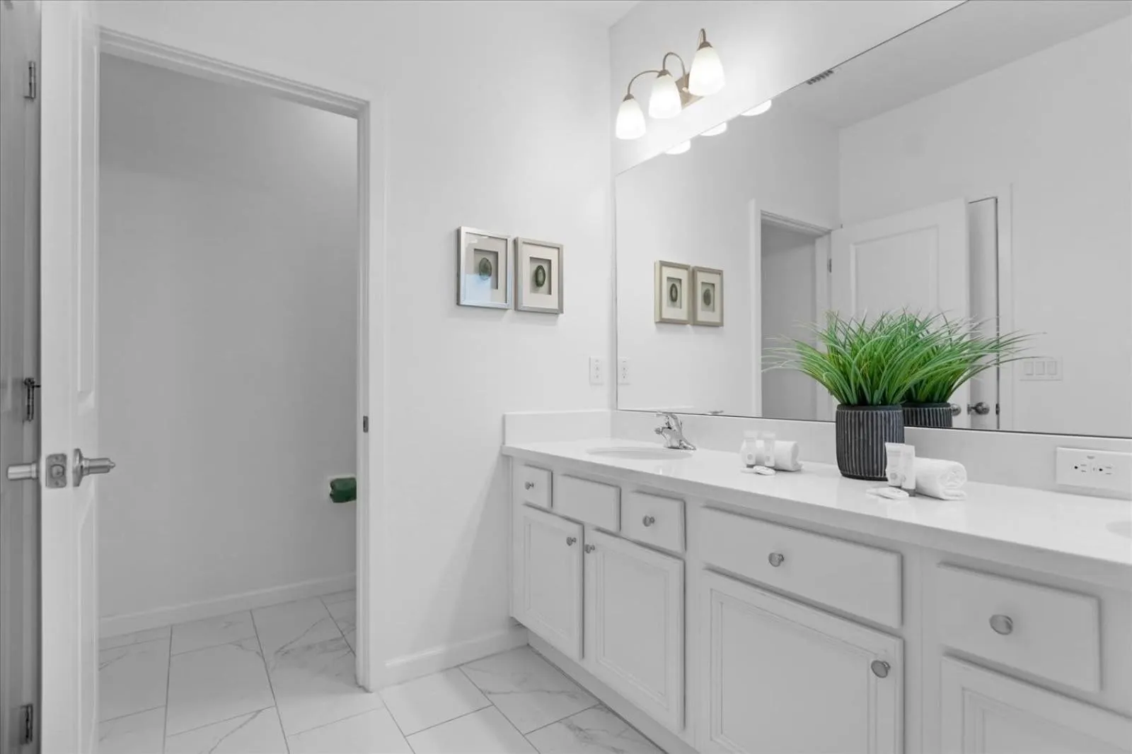 Bathroom in 5BR Family Home with Pool & Hot Tub Near Disney