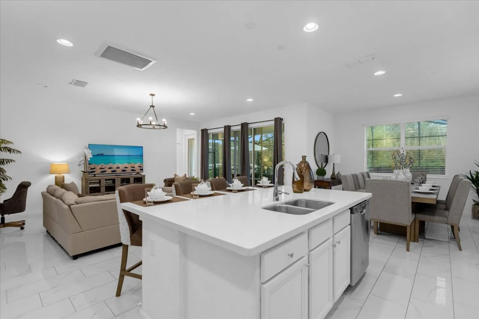 Kitchen or kitchenette in 5BR Family Home with Pool & Hot Tub Near Disney