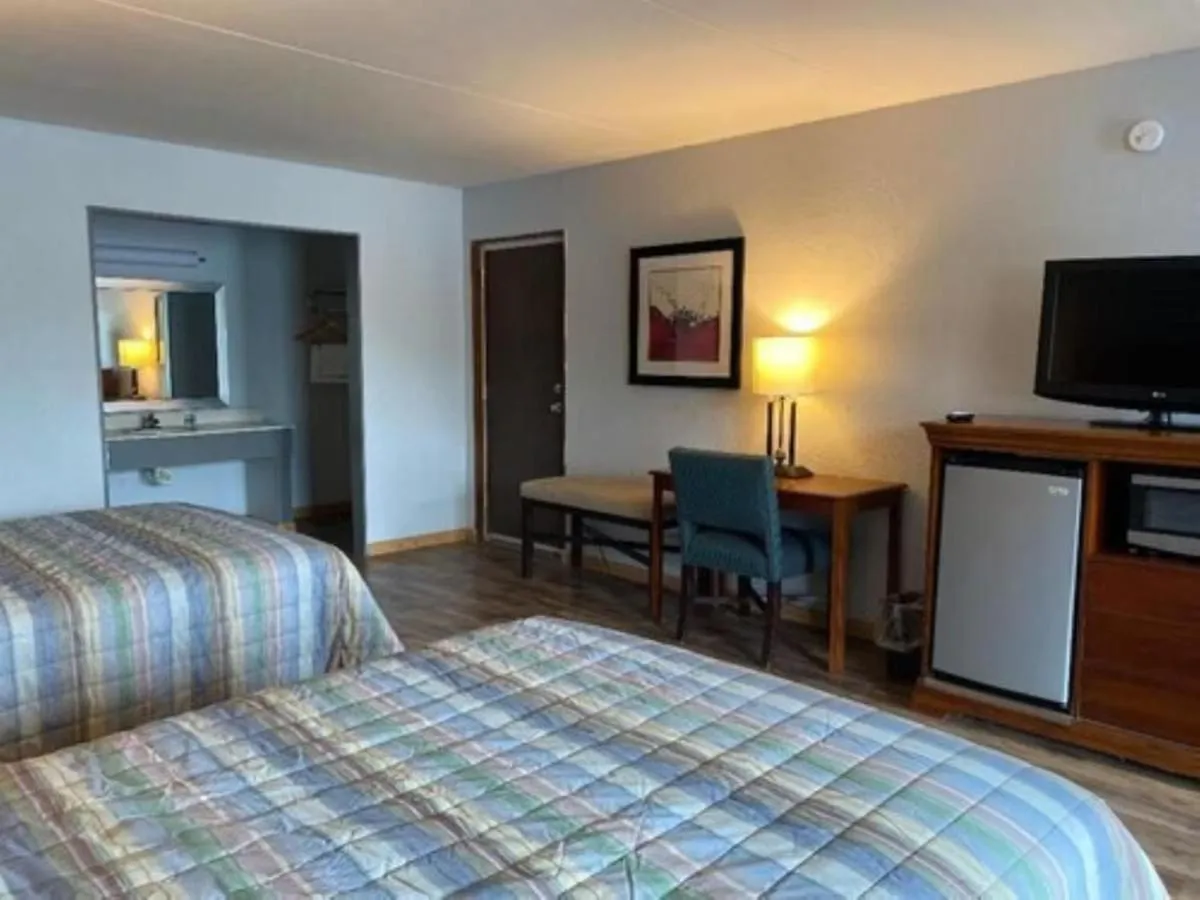 Bed in Paris Inn and Suites