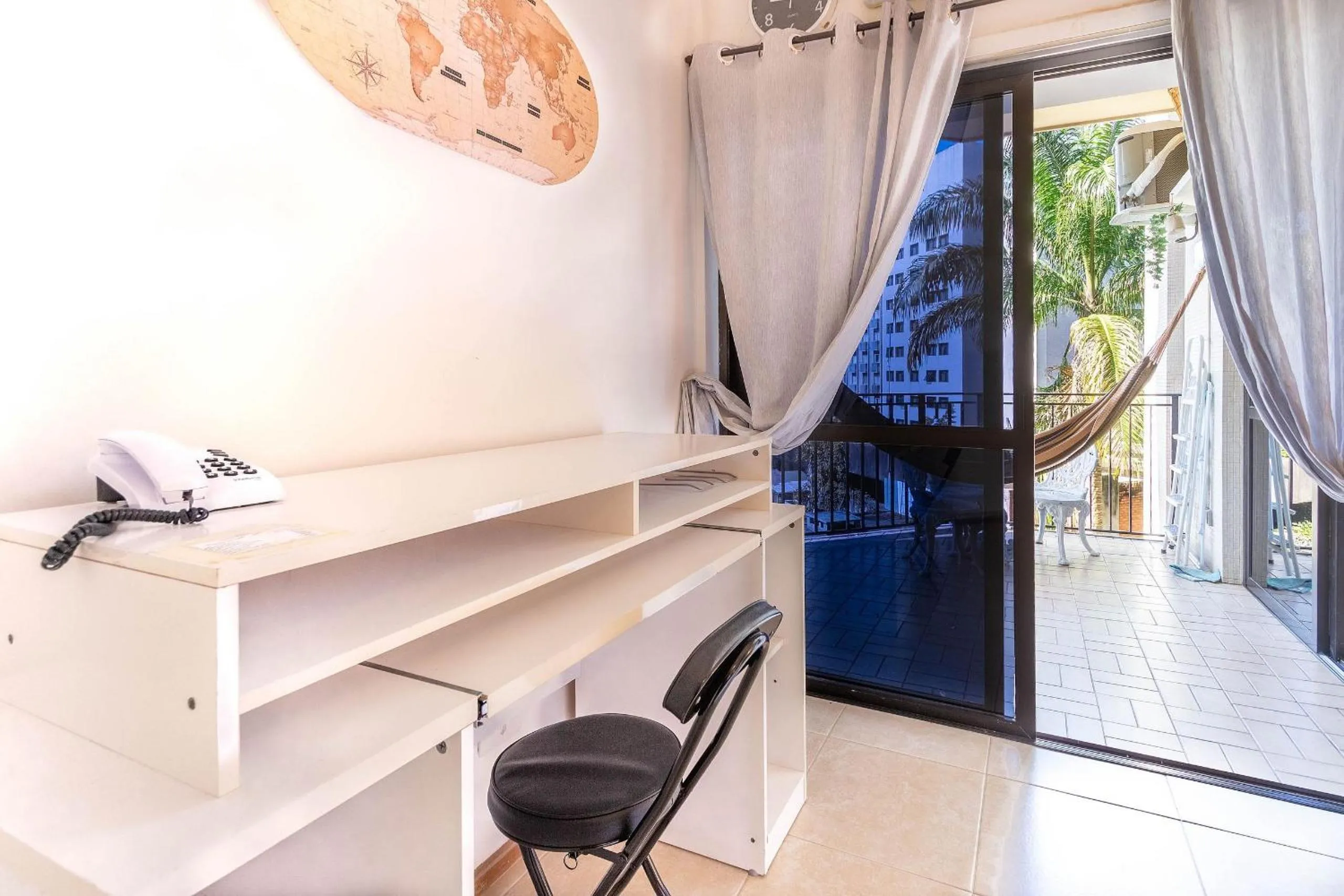 Photo of the whole room in Perto da praia c/ Piscina!