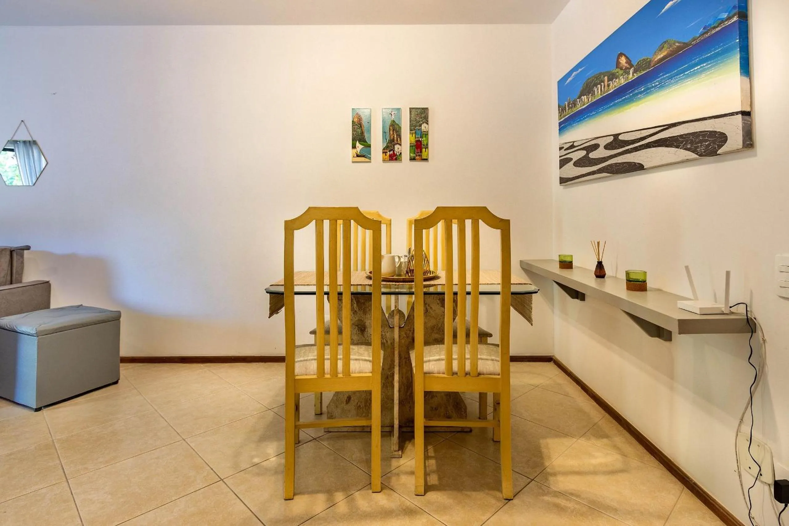 Dining area in Perto da praia c/ Piscina!