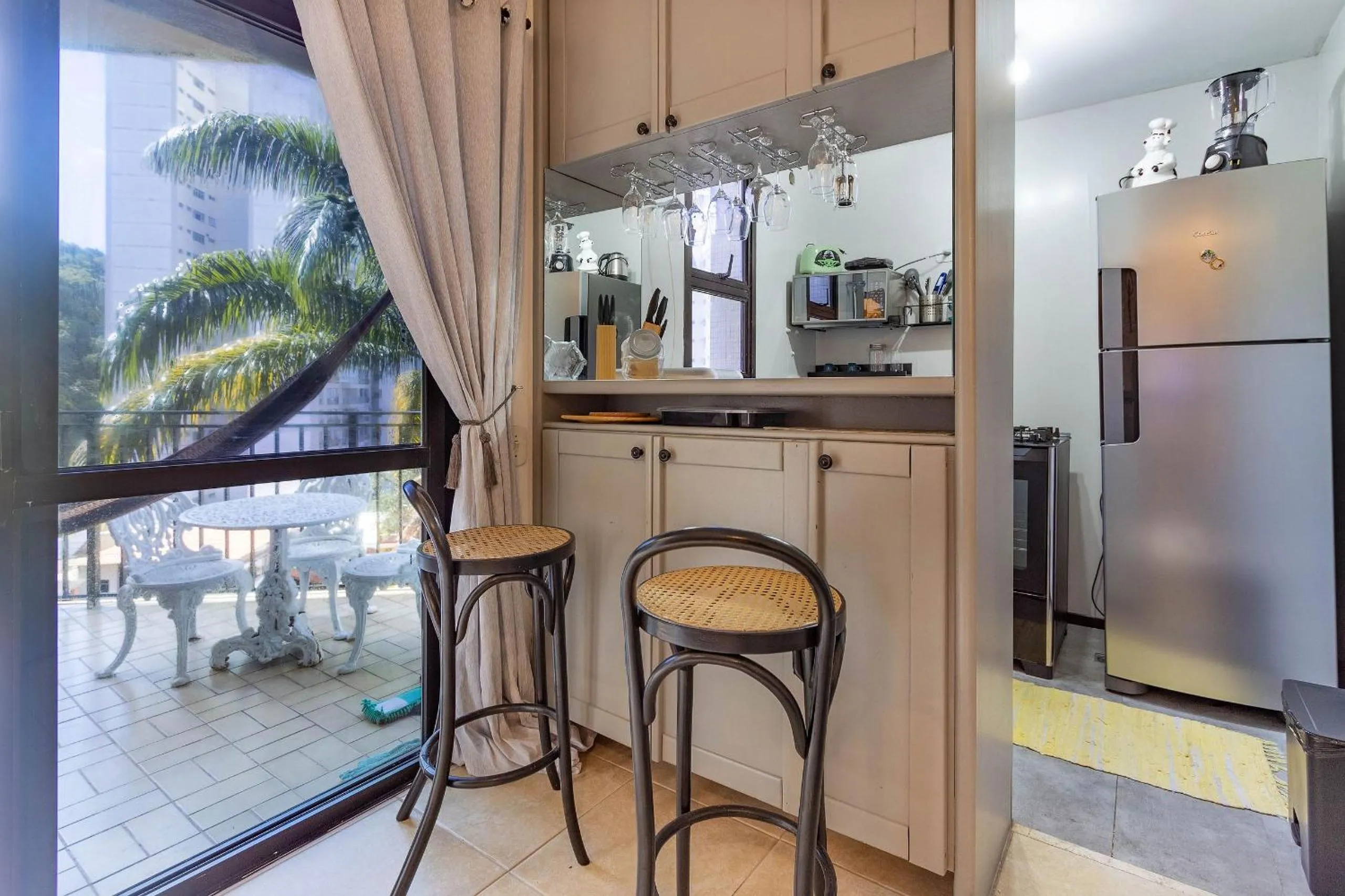 Kitchen or kitchenette in Perto da praia c/ Piscina!