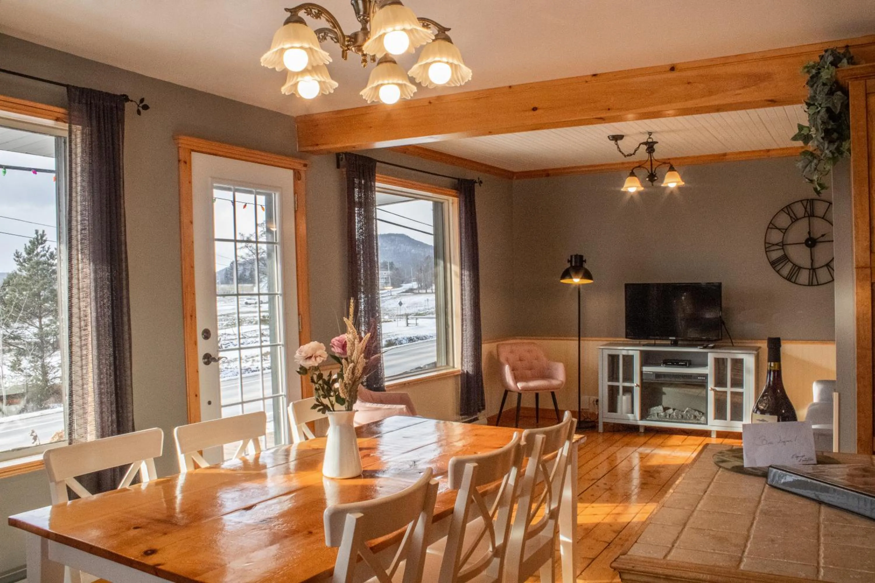 Dining area in Les Chalets Tourisma - Maison de campagne avec spa - La Campagnarde