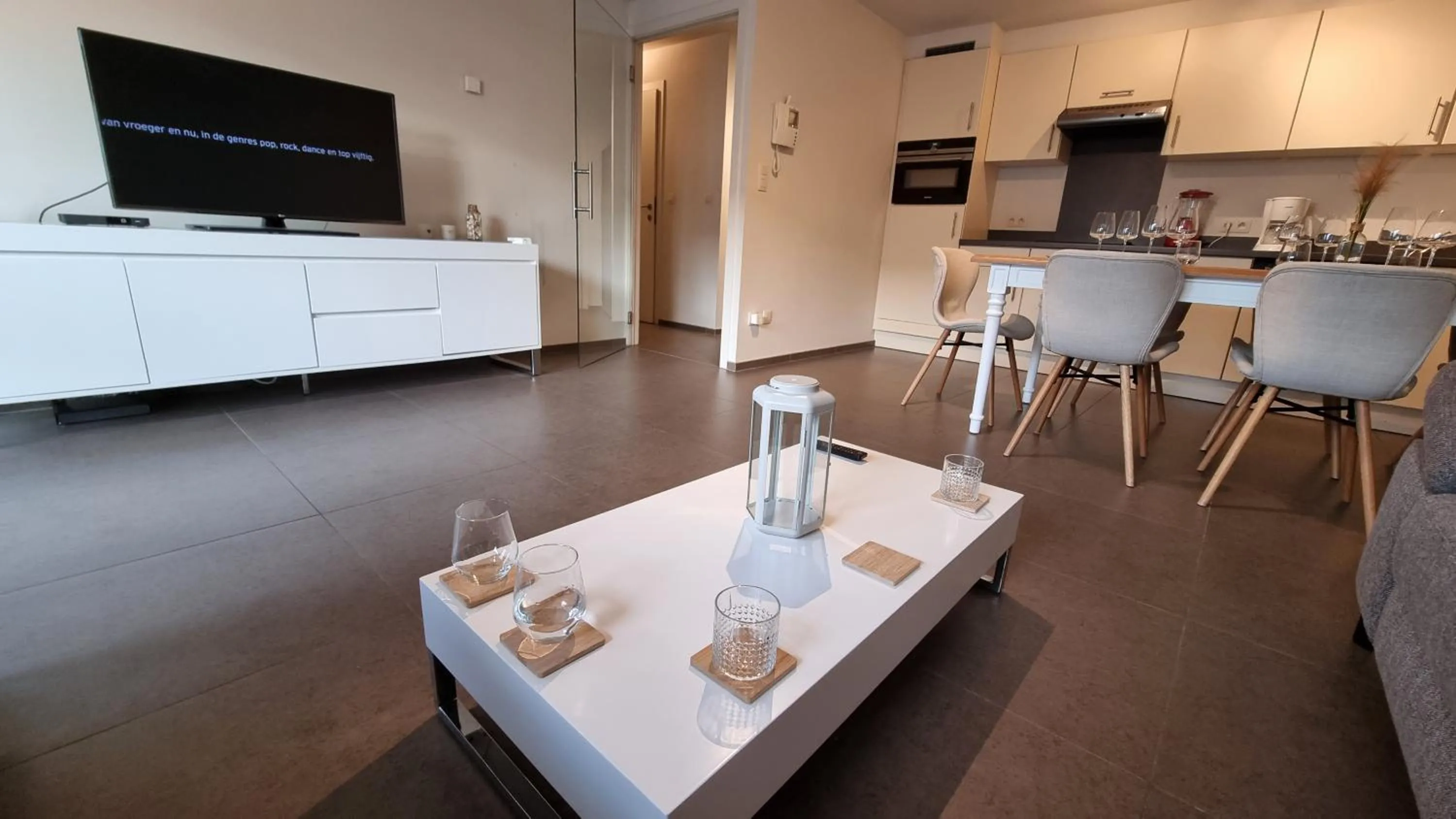 Sans Souci Superior - Ruim, lichtrijk appartement met privé parking