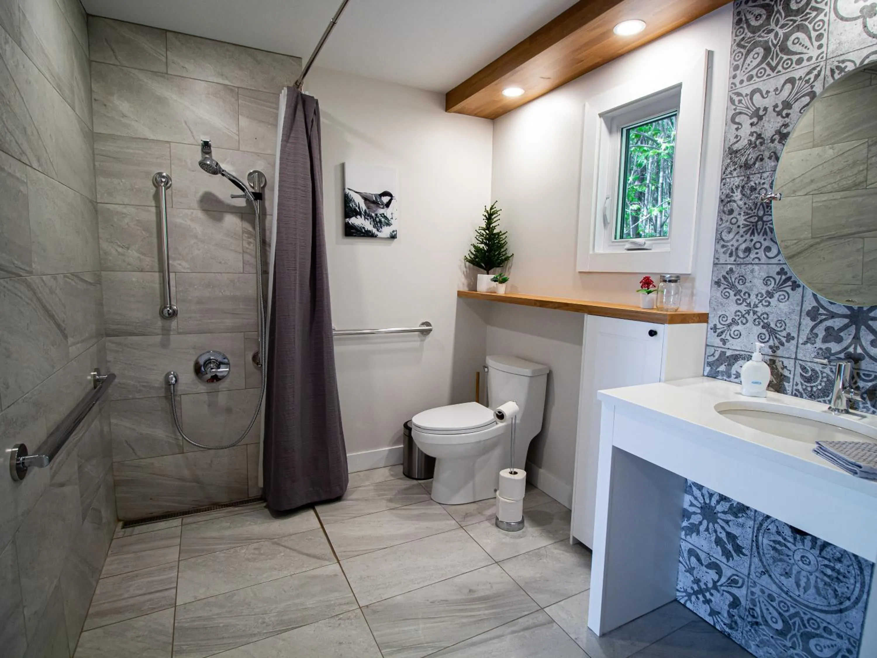 Bathroom in Les Chalets Tourisma - Chalet tout équipé avec foyer - La Voisine