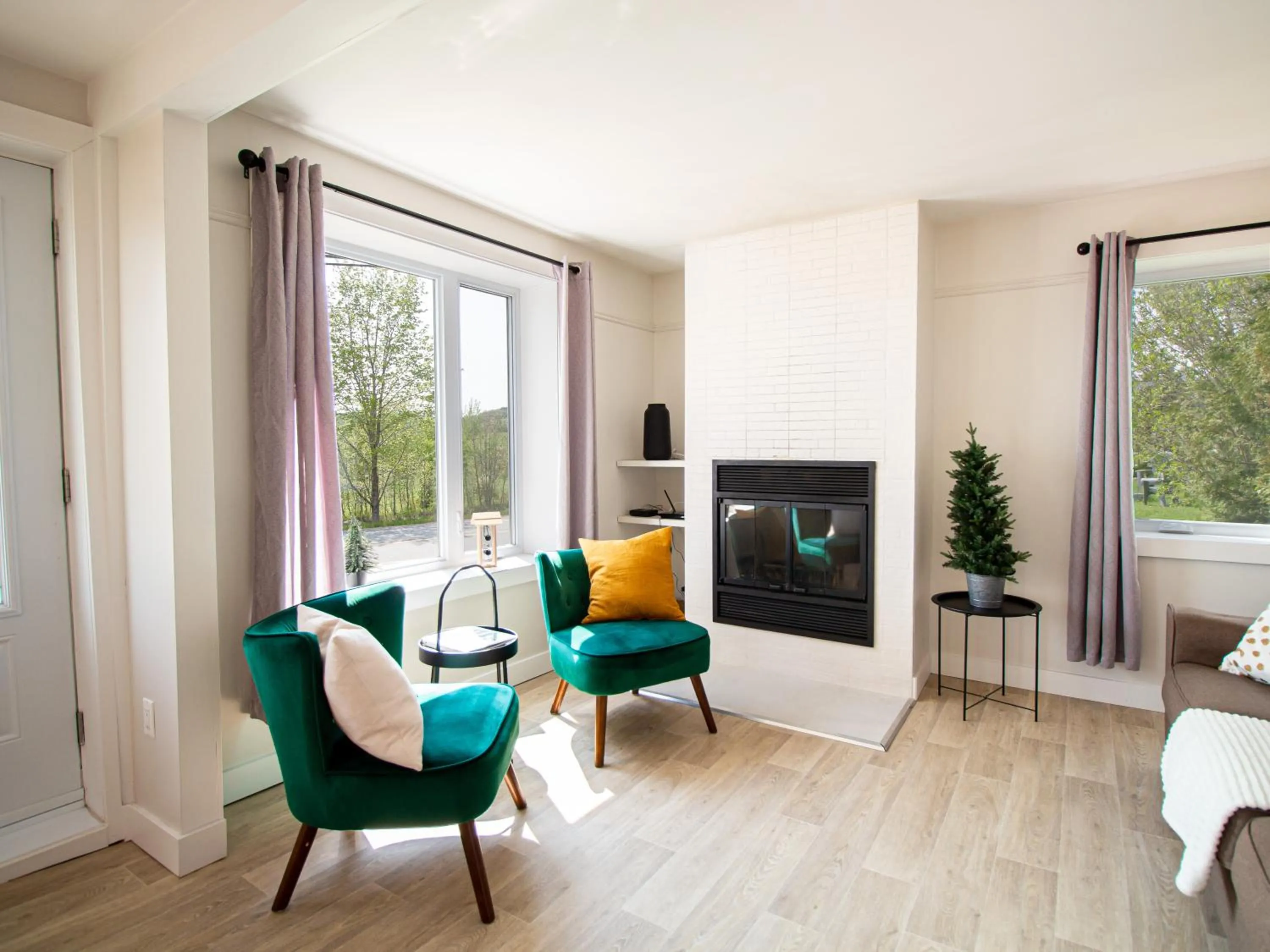 Living room in Les Chalets Tourisma - Chalet tout équipé avec foyer - La Voisine