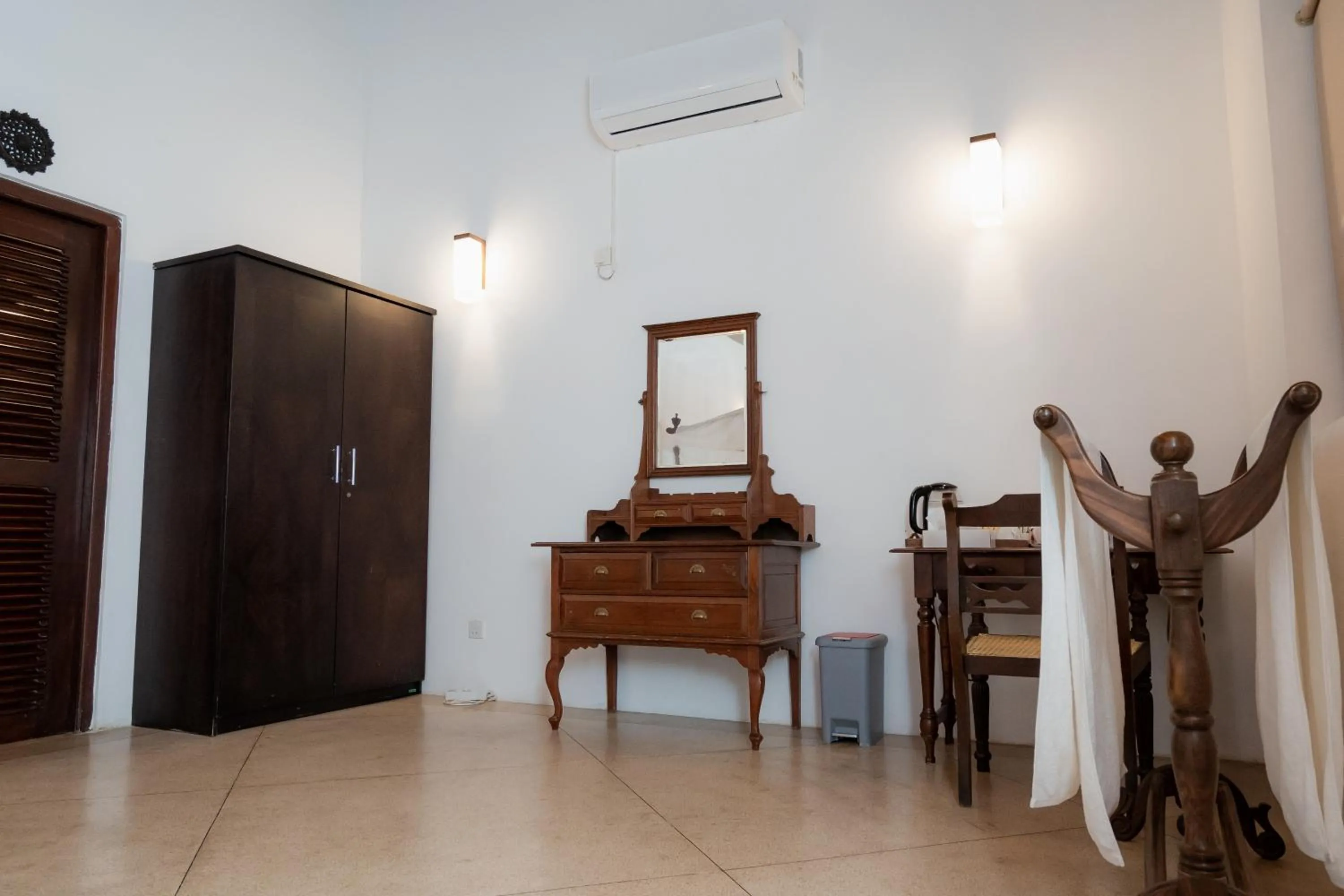 wardrobe in GALLE HERITAGE VILLA