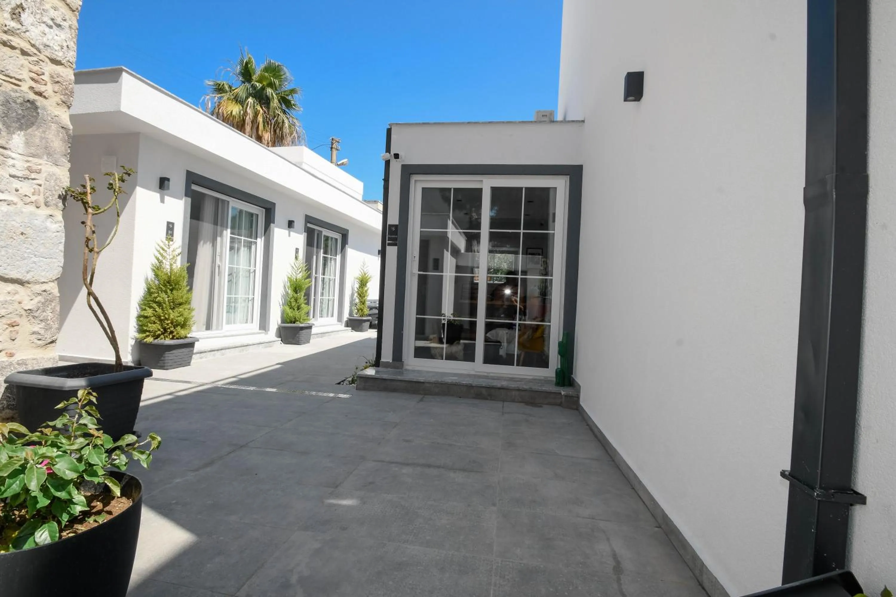 Property building in Swan Boutique Hotel