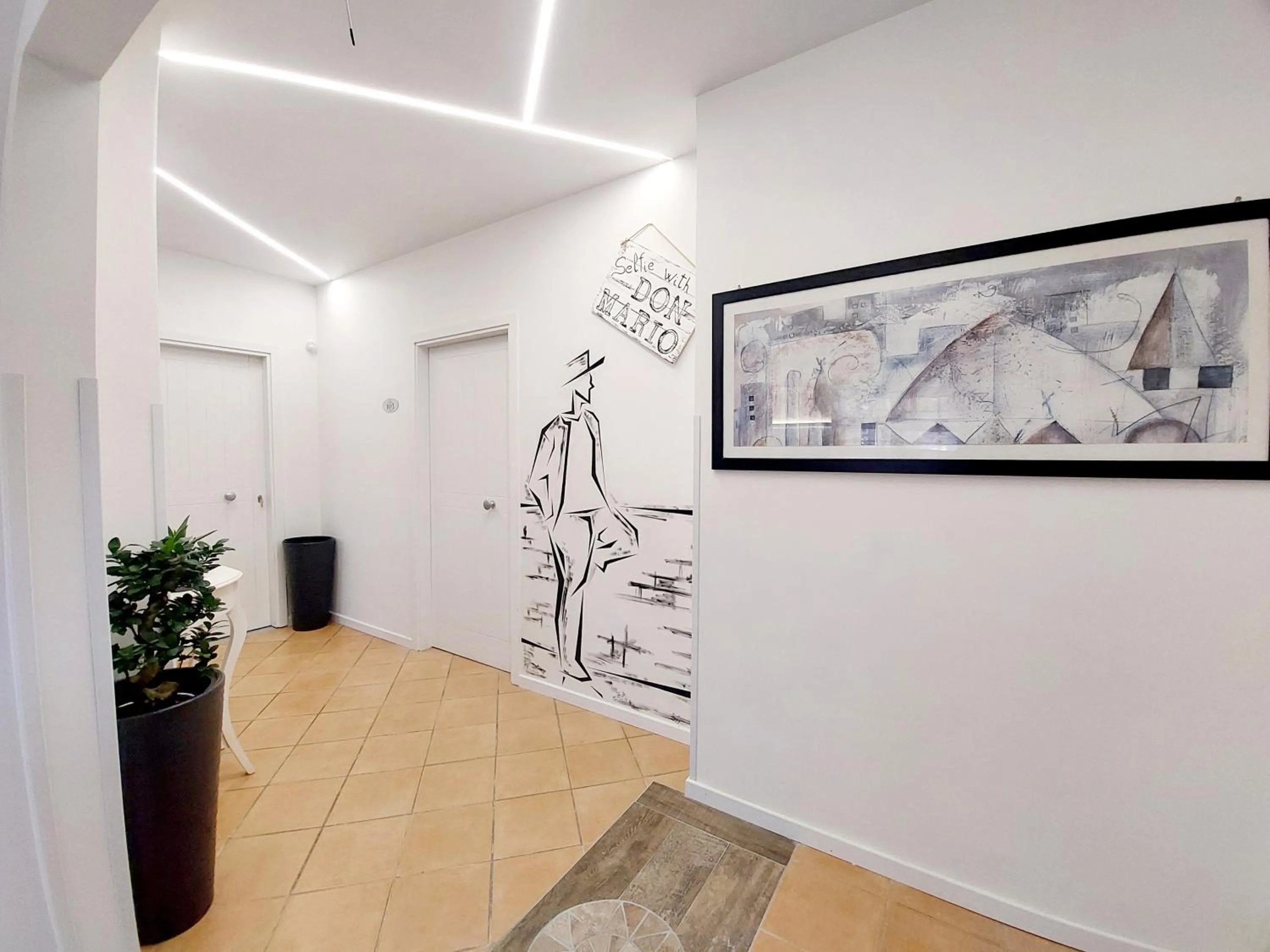 Decorative detail in Don Mario Aparthotel & Rooms