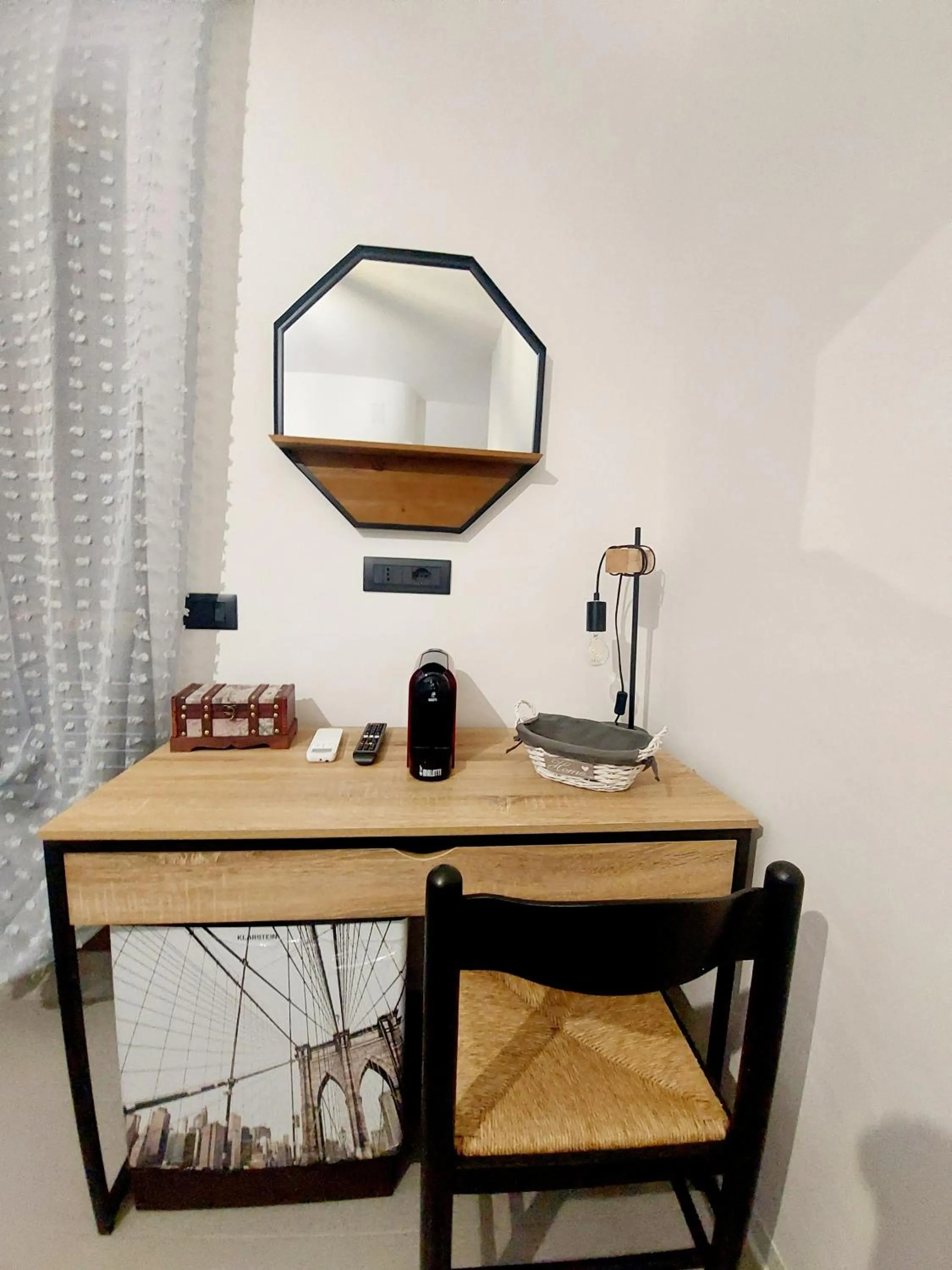 hair dresser, TV/Entertainment Center in Don Mario Aparthotel & Rooms