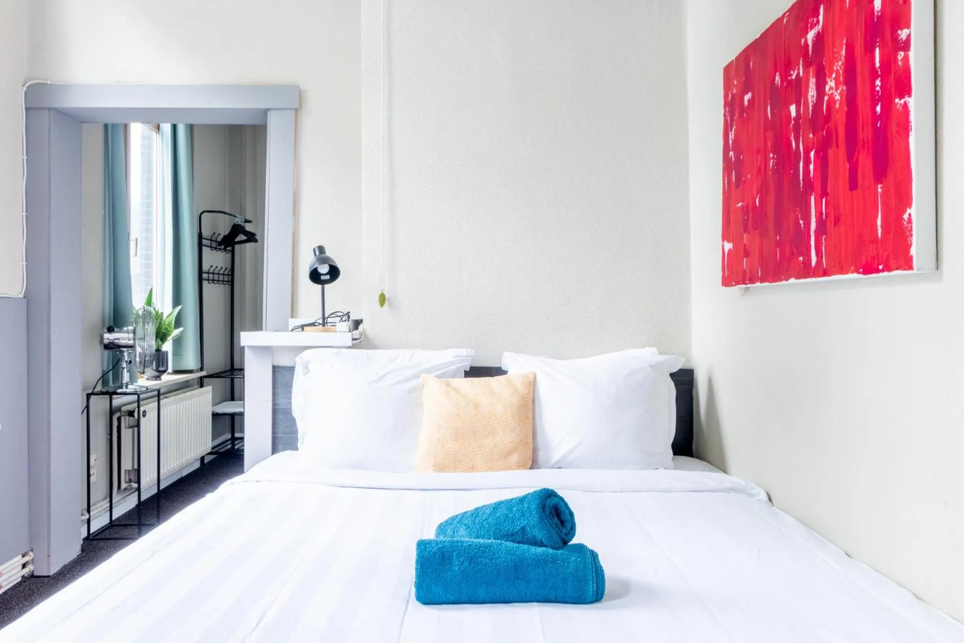 Bed in Hotel Entree - Canal View Bruges