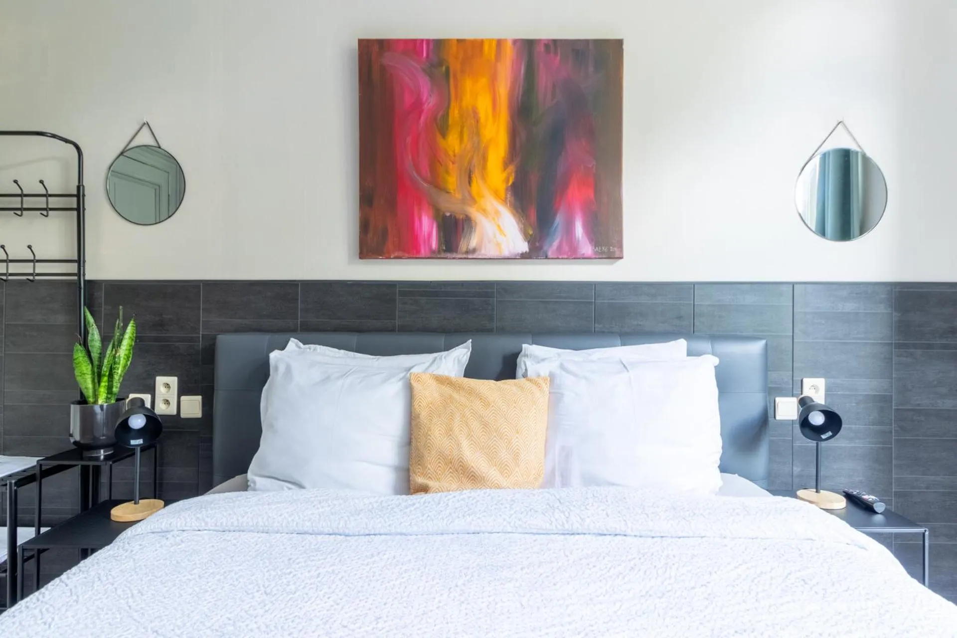 Bed in Hotel Entree - Canal View Bruges