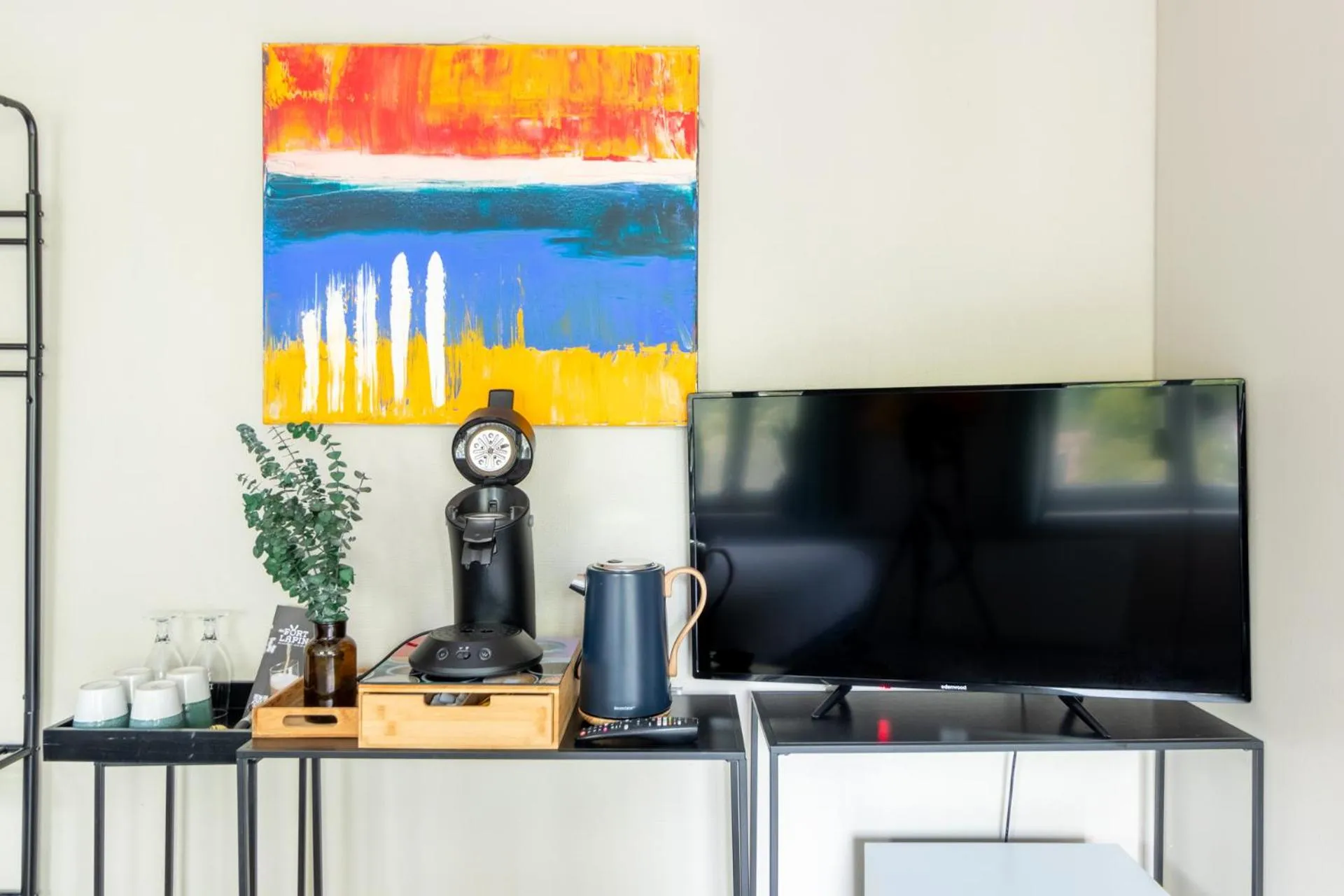 TV and multimedia in Hotel Entree - Canal View Bruges