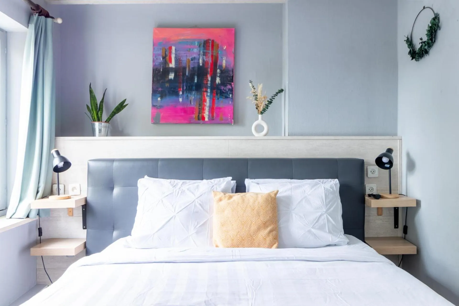 Bed in Hotel Entree - Canal View Bruges