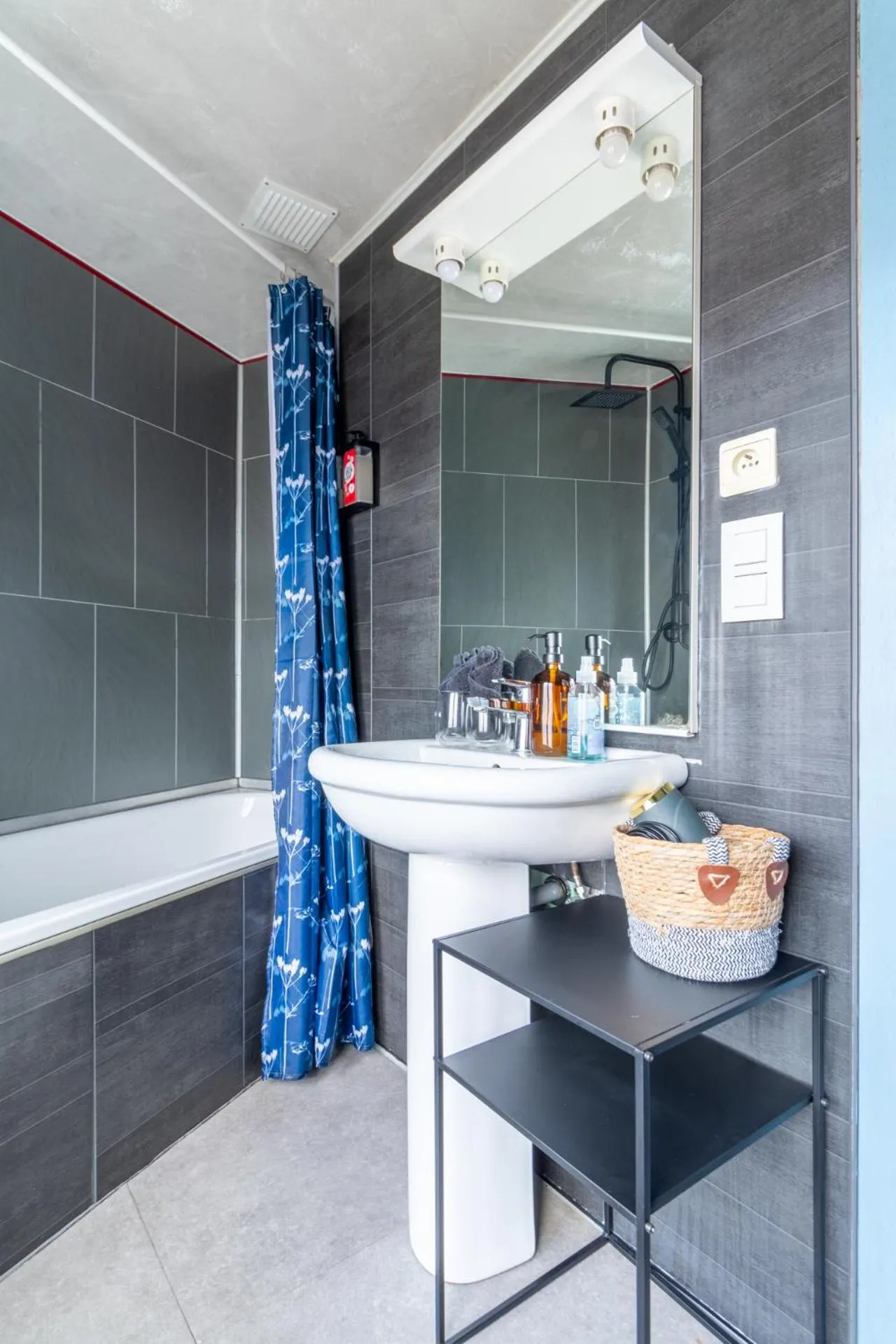 Bathroom in Hotel Entree - Canal View Bruges