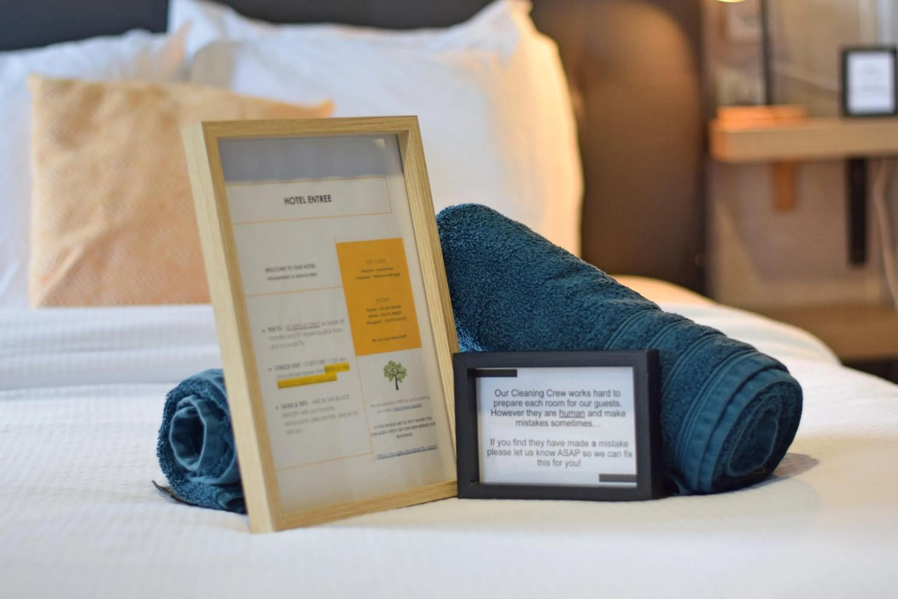 Bed in Hotel Entree - Canal View Bruges