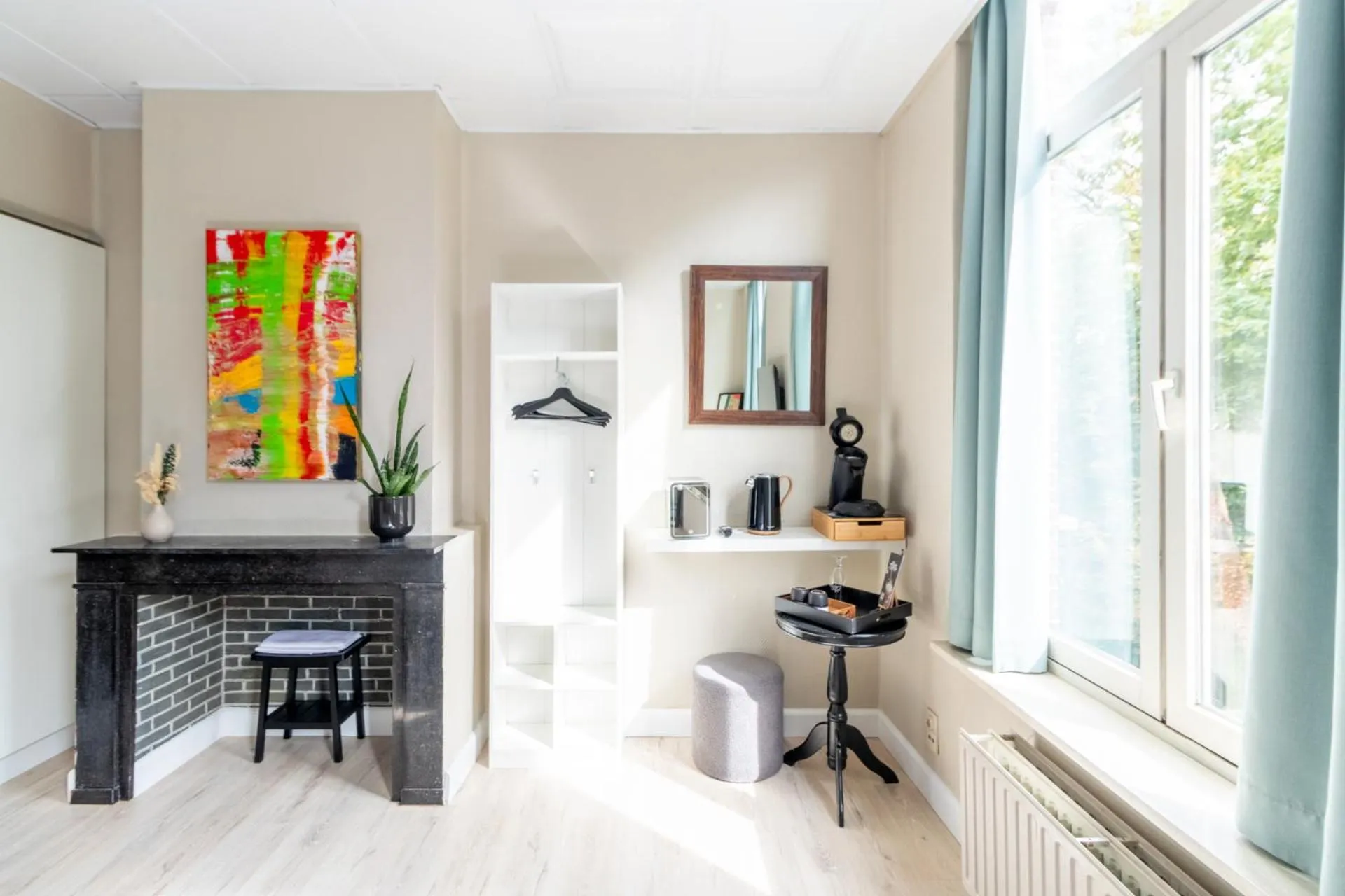 Coffee/tea facilities in Hotel Entree - Canal View Bruges