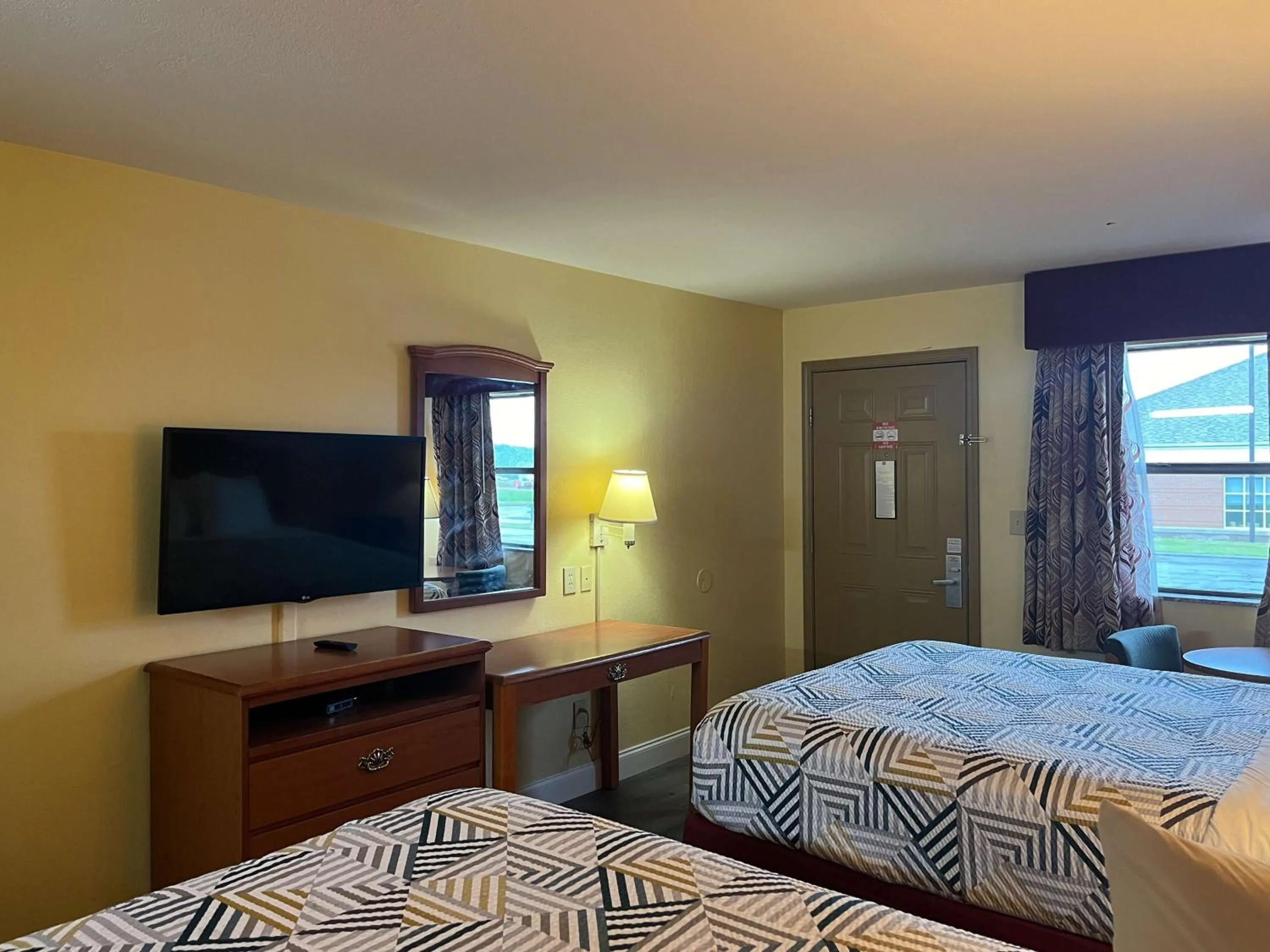 Bedroom, Bed in Motel 6 Morrilton, AR