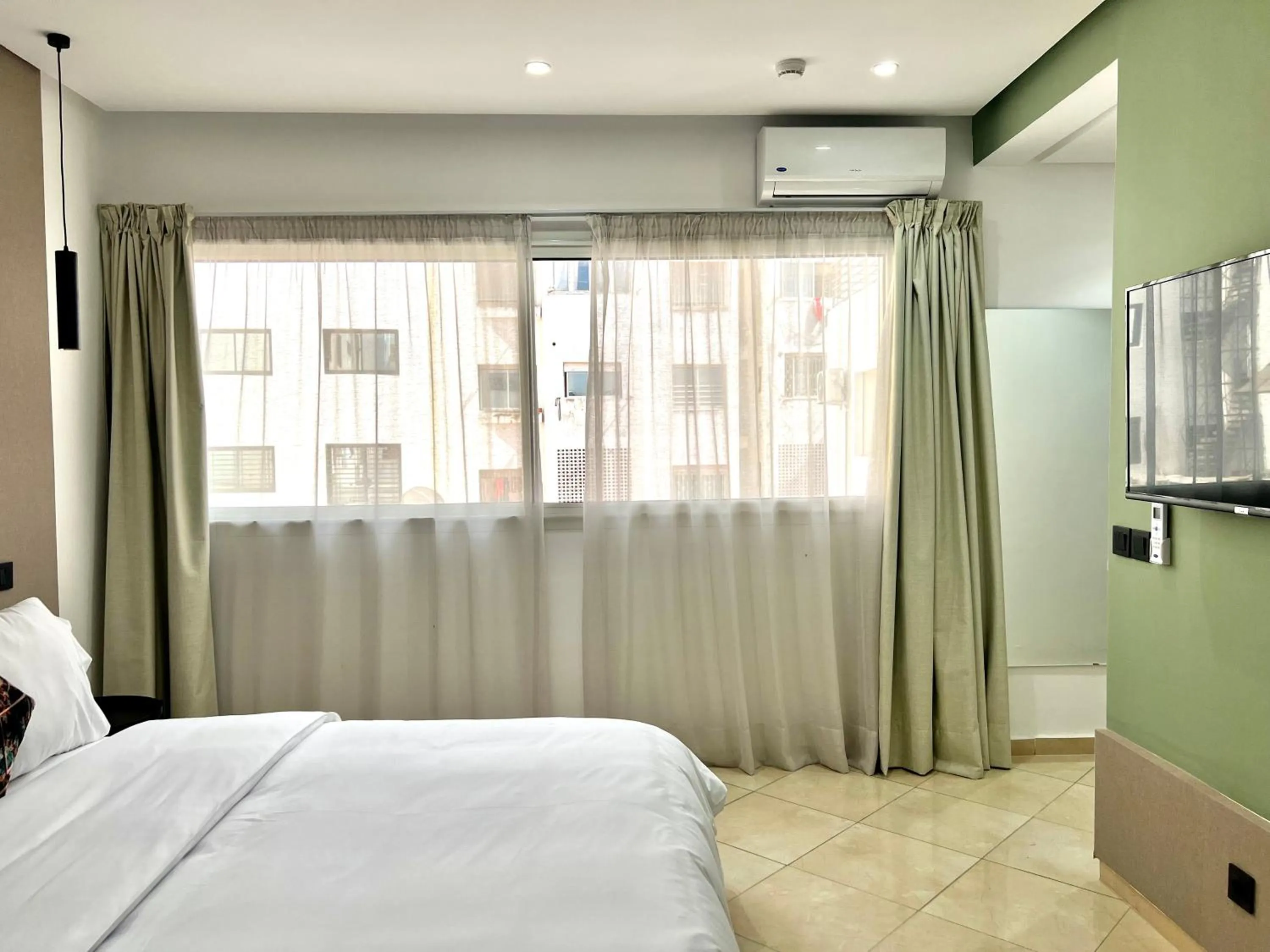 Photo of the whole room, Bed in MyCity