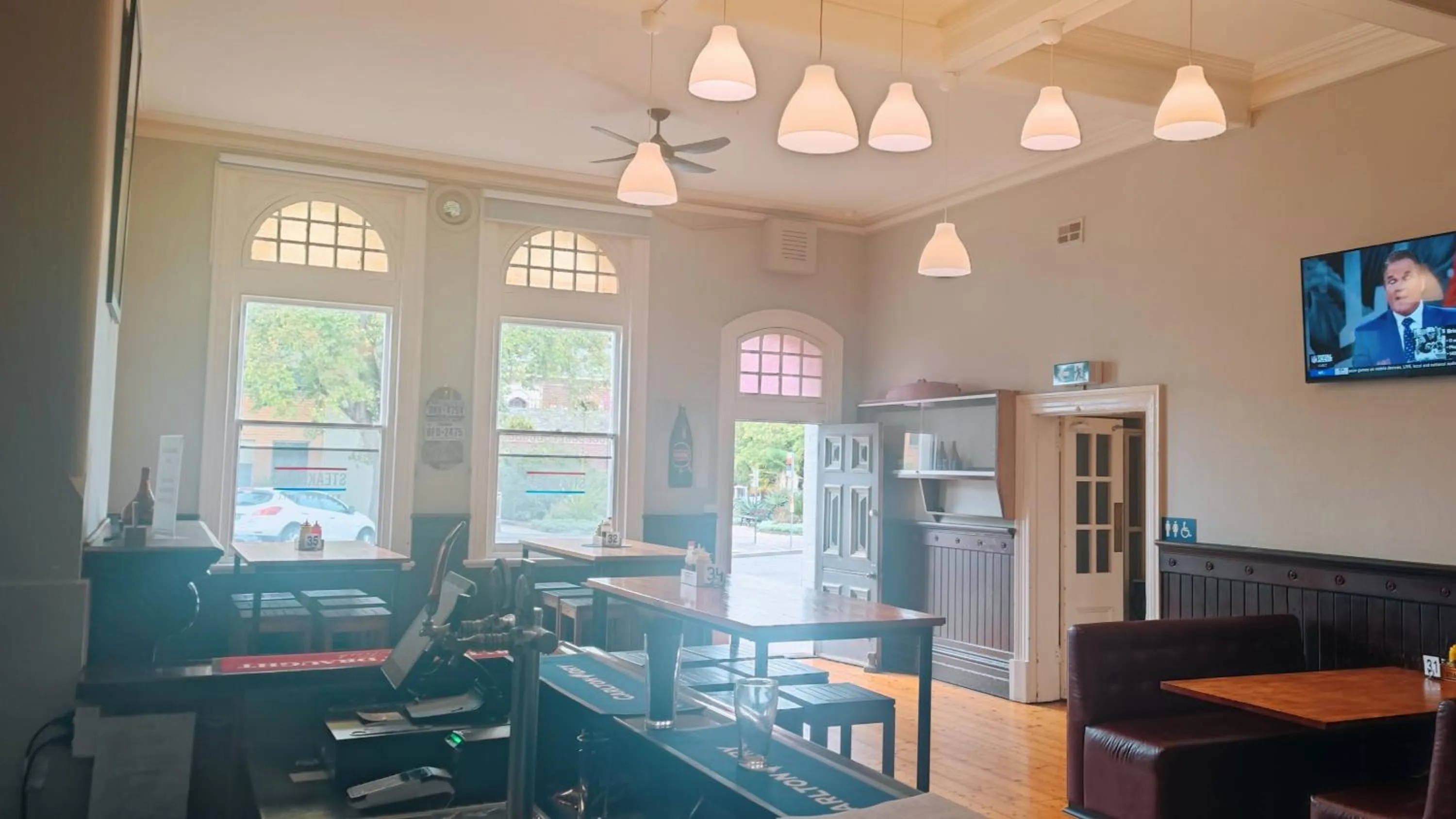 Restaurant/places to eat in Leura Hotel