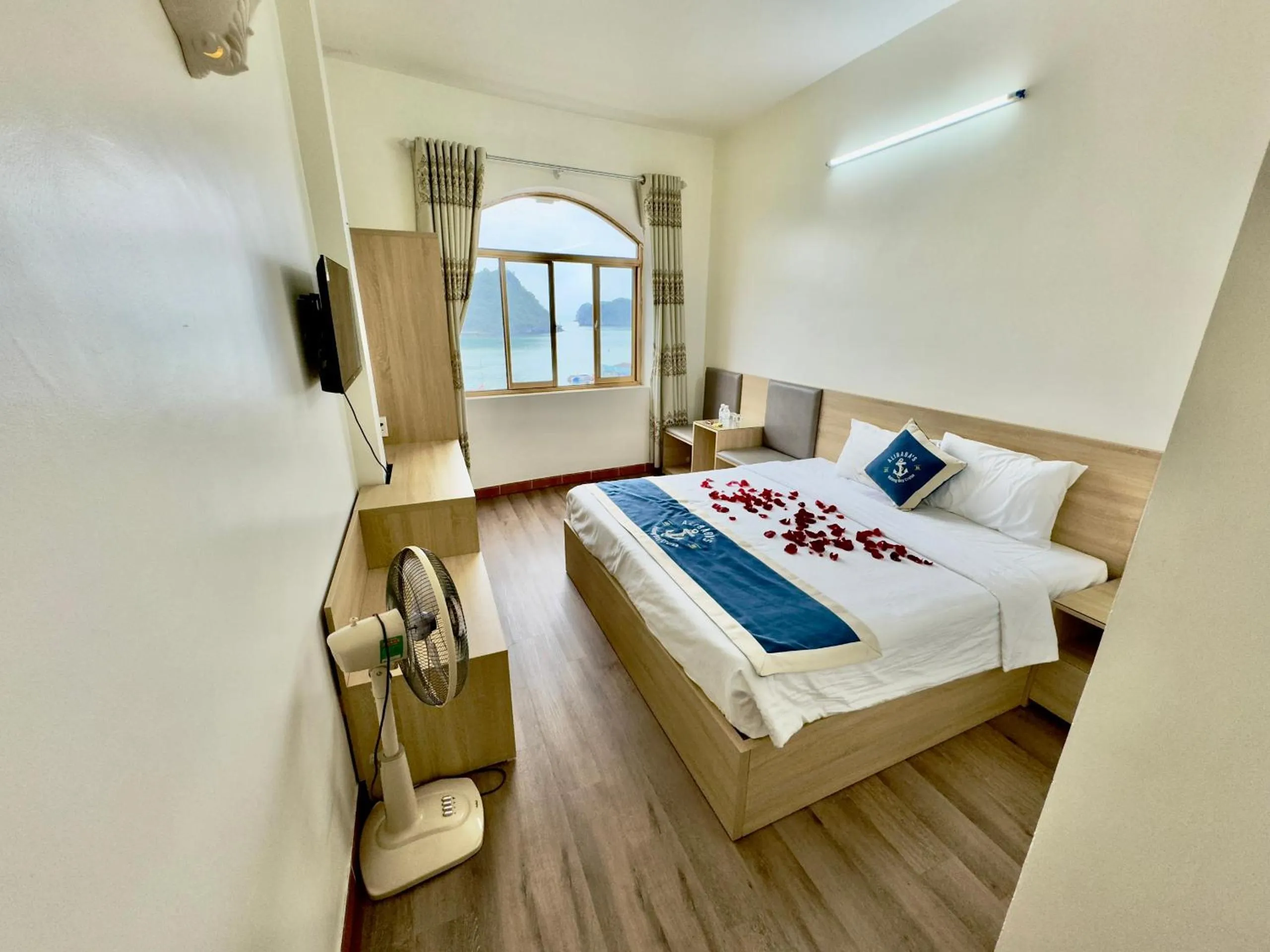 Bed in Cat Ba Plaza Hotel