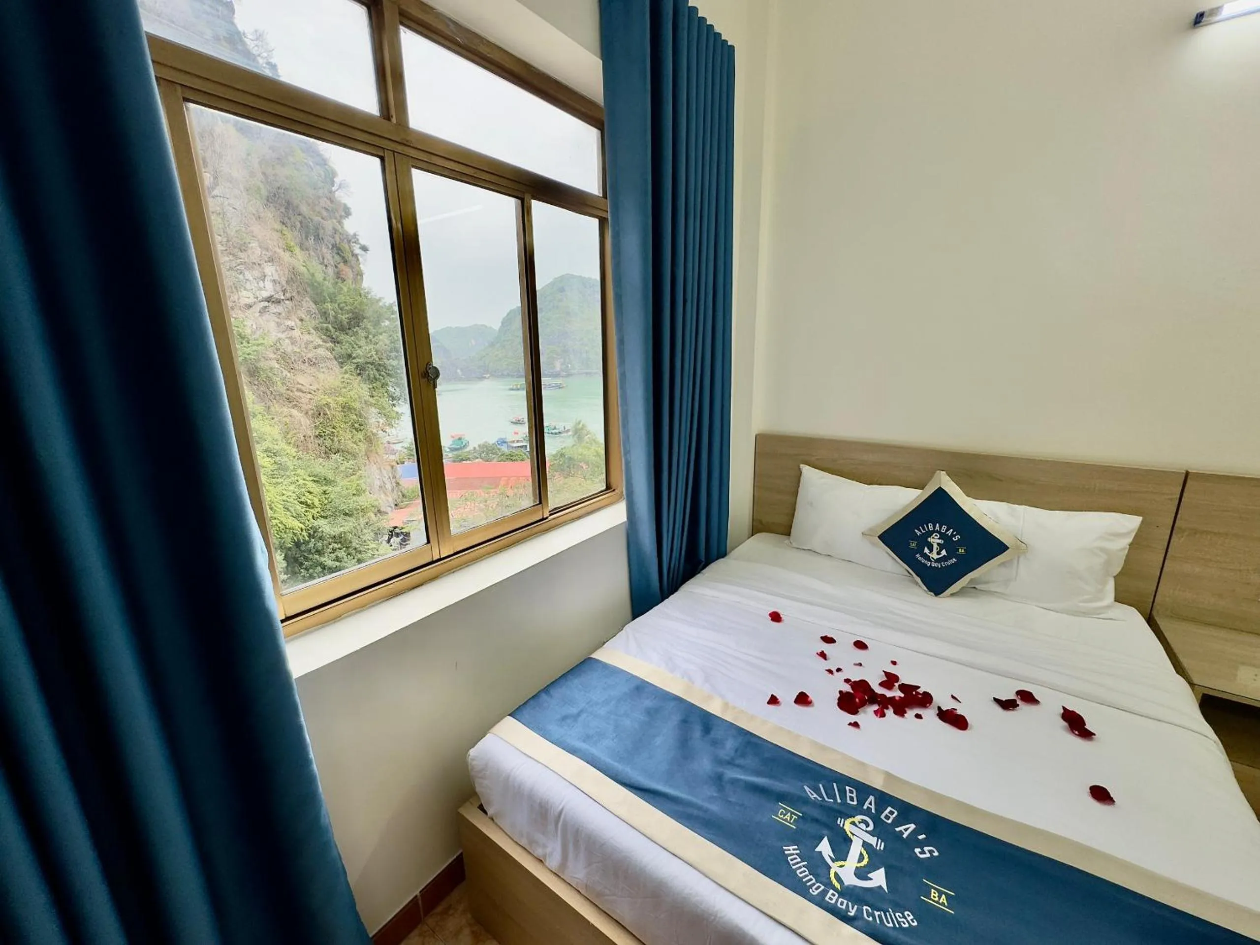 Bed in Cat Ba Plaza Hotel