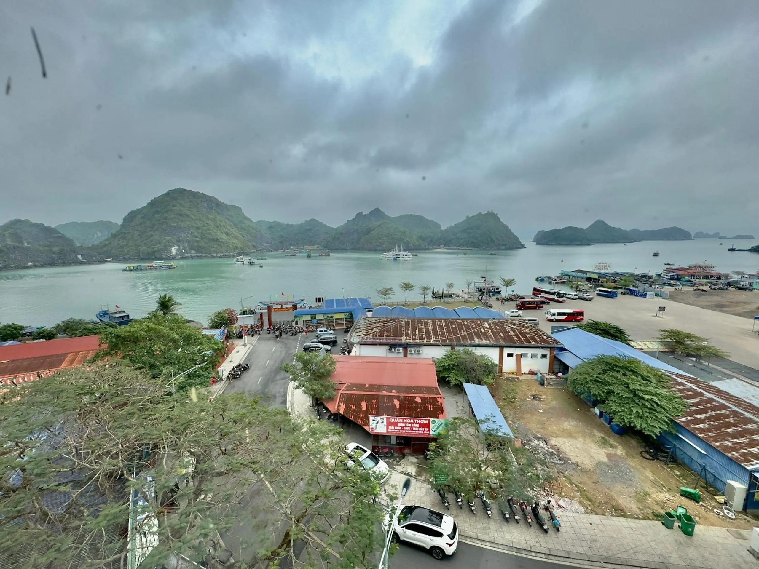 Neighbourhood in Cat Ba Plaza Hotel